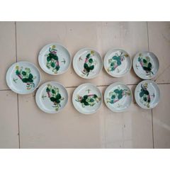 清同治“麒麟送子”粉彩三层文房瓷盒，直径8.5厘米，高8.5厘米