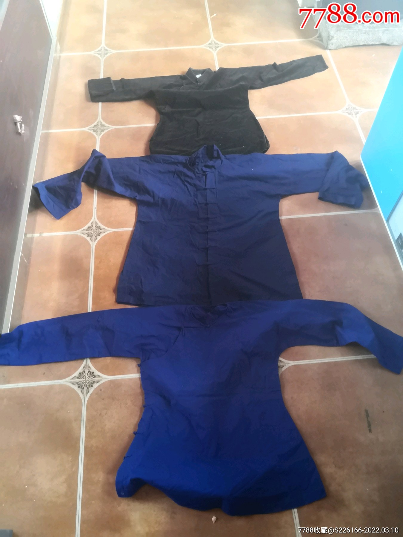 建国前后的老衣服三件