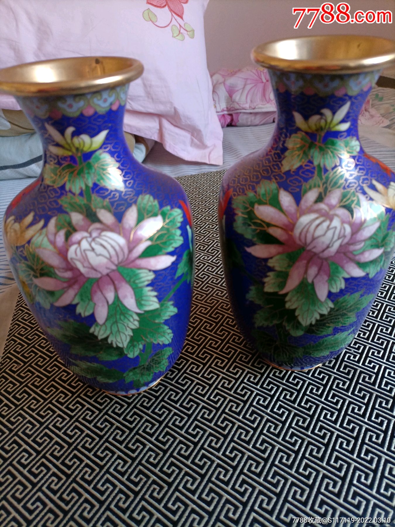 景泰蓝掐丝珐琅彩花瓶一对