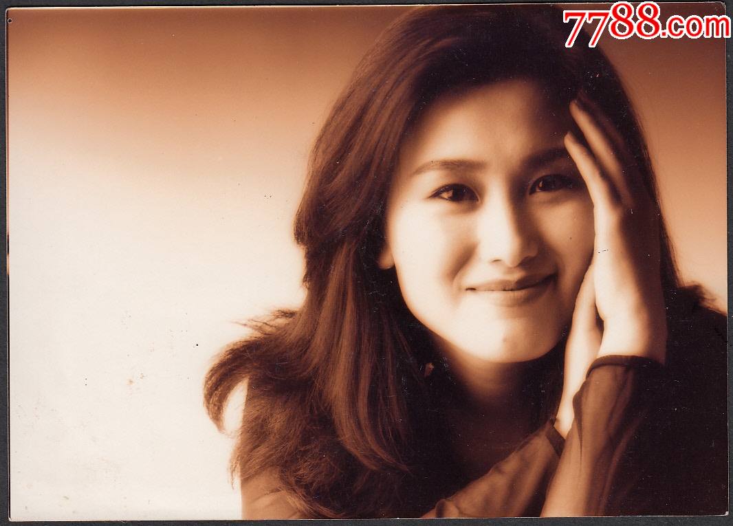 王茜年轻照片图片
