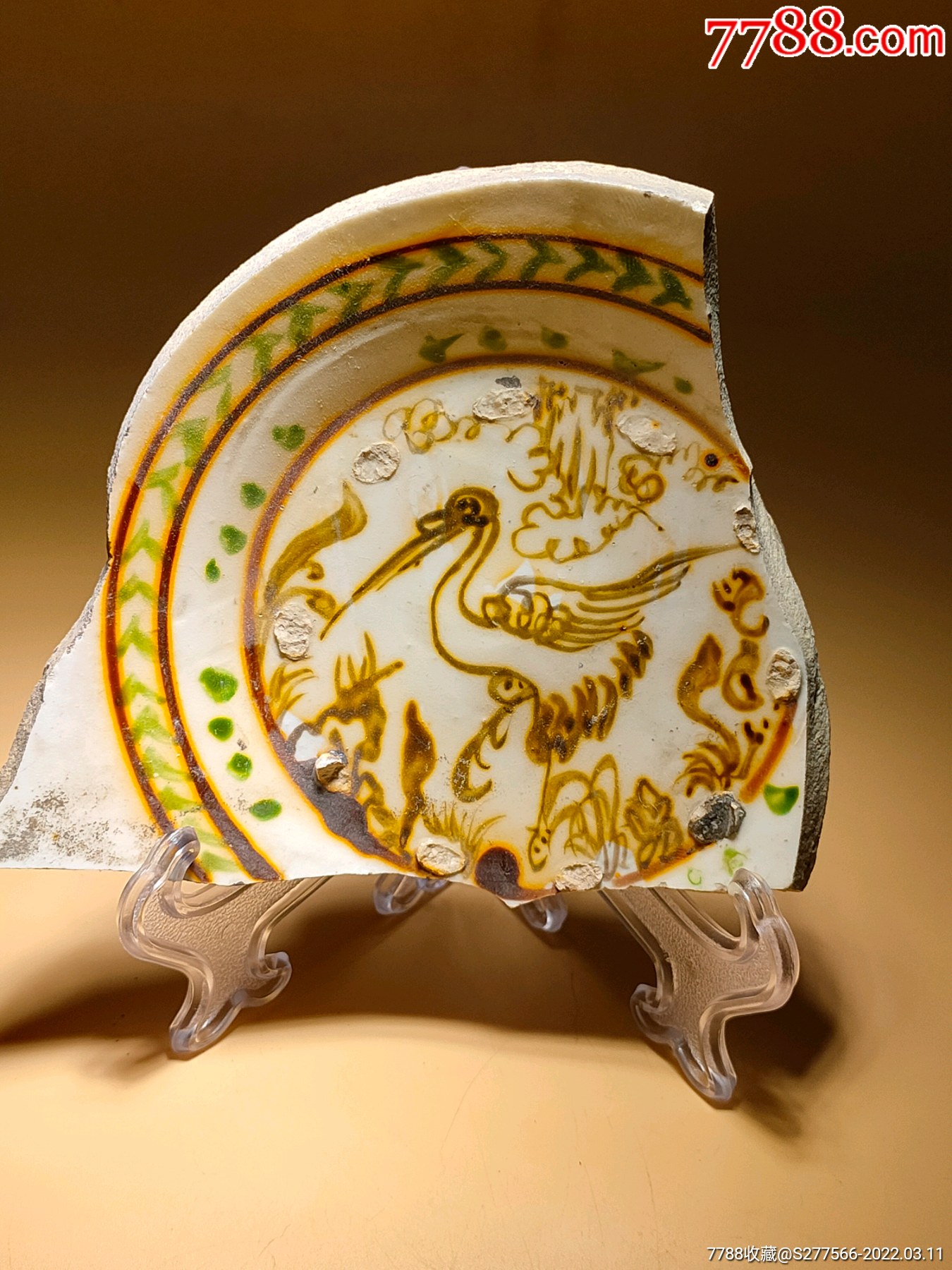 金元时期磁州窑红绿彩绘仙鹤图残碗底瓷片