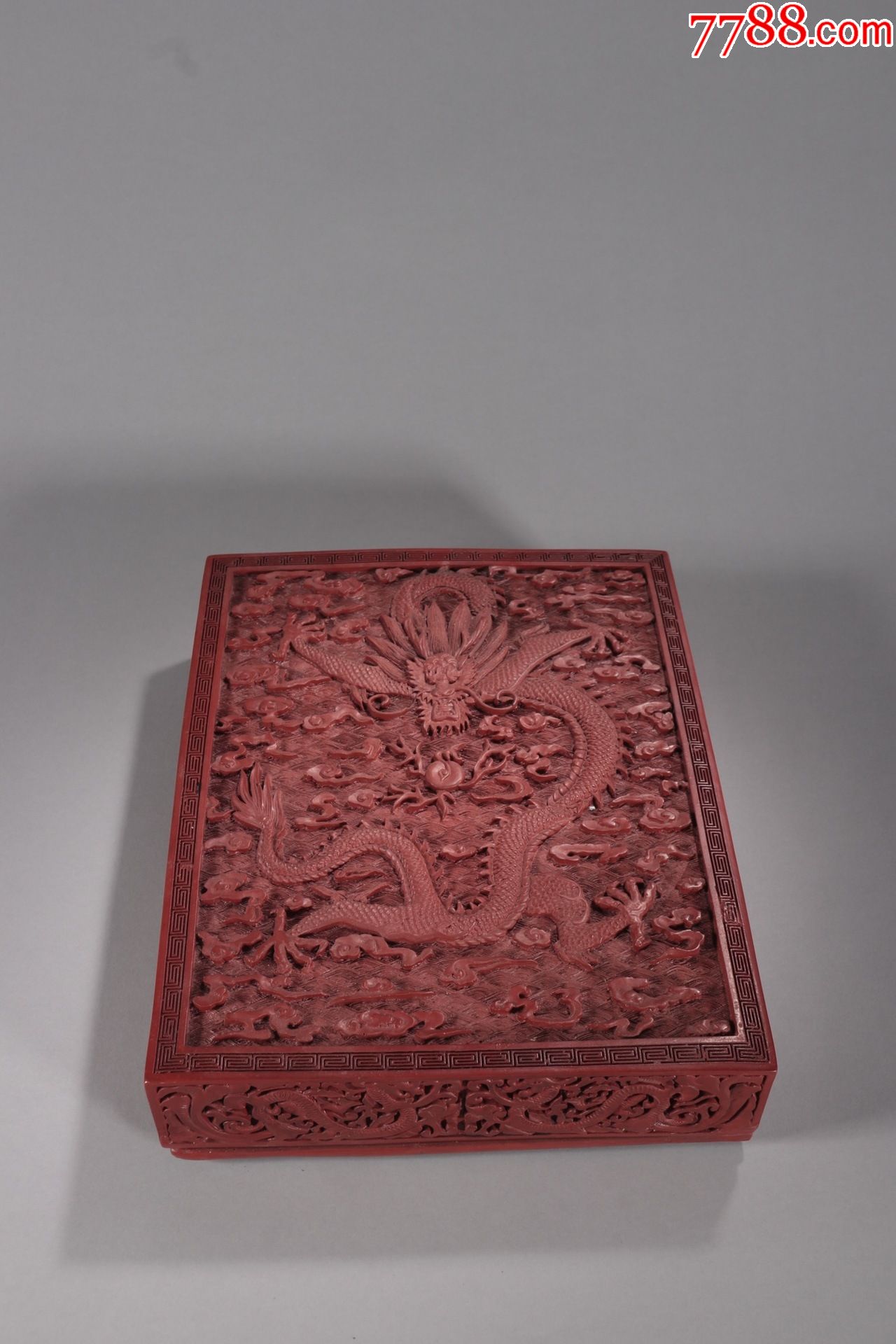 剔红漆器祥龙戏珠盖盒