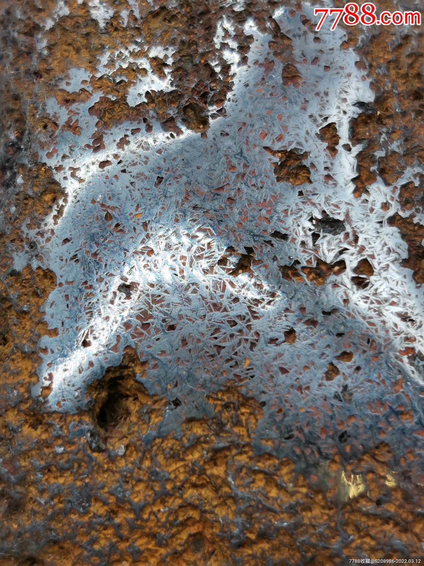 竹叶纹橄榄陨石图片