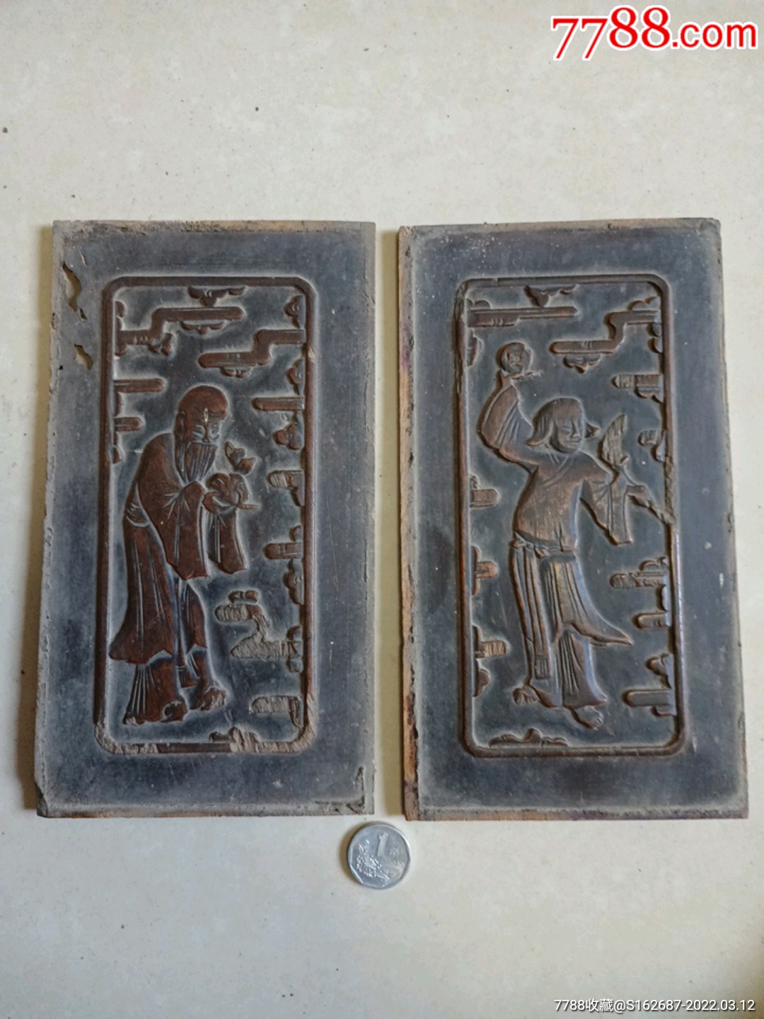 清代人物木雕花板2块合售2块表面都有破损了手慢无