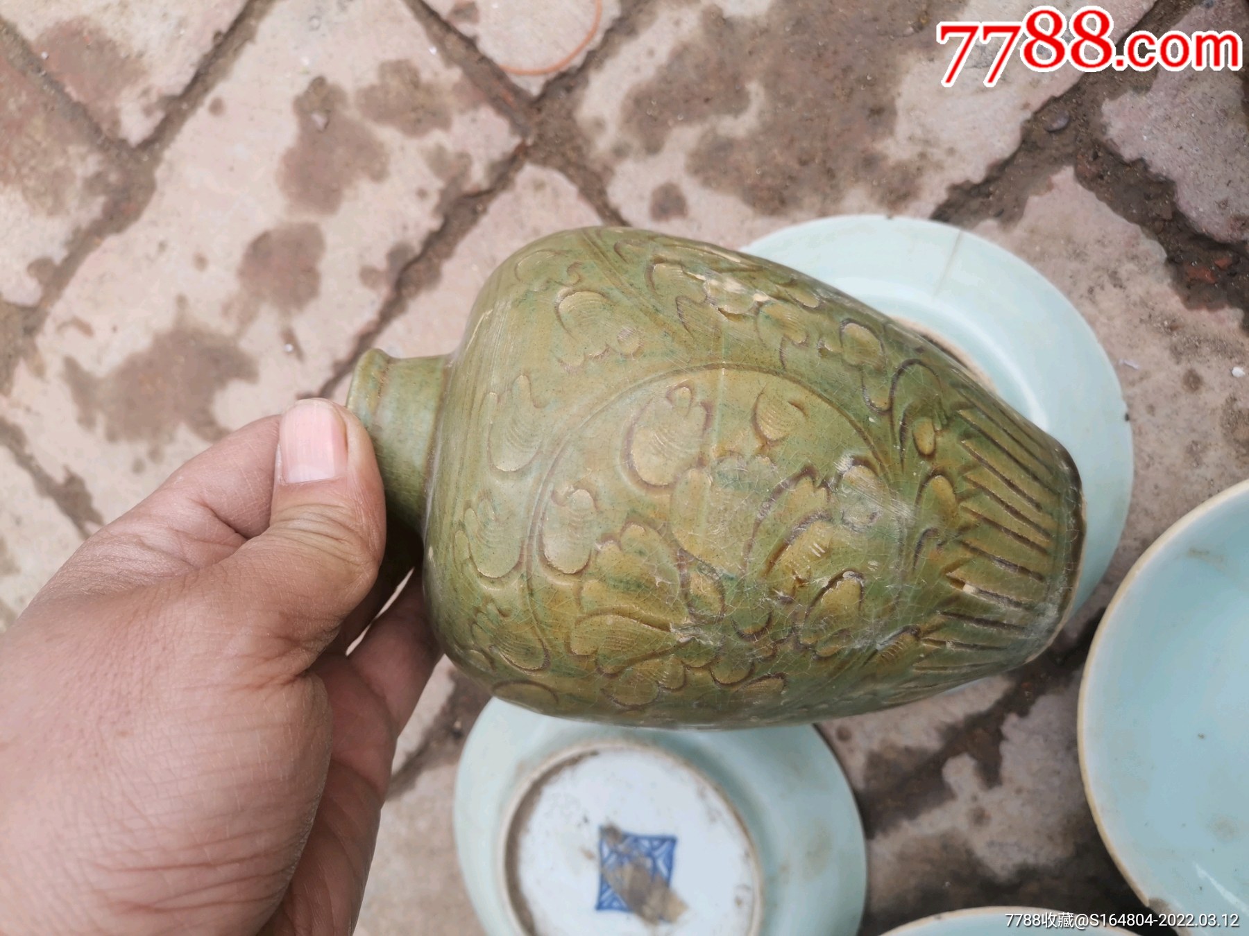 绿釉暗刻花小酒坛子