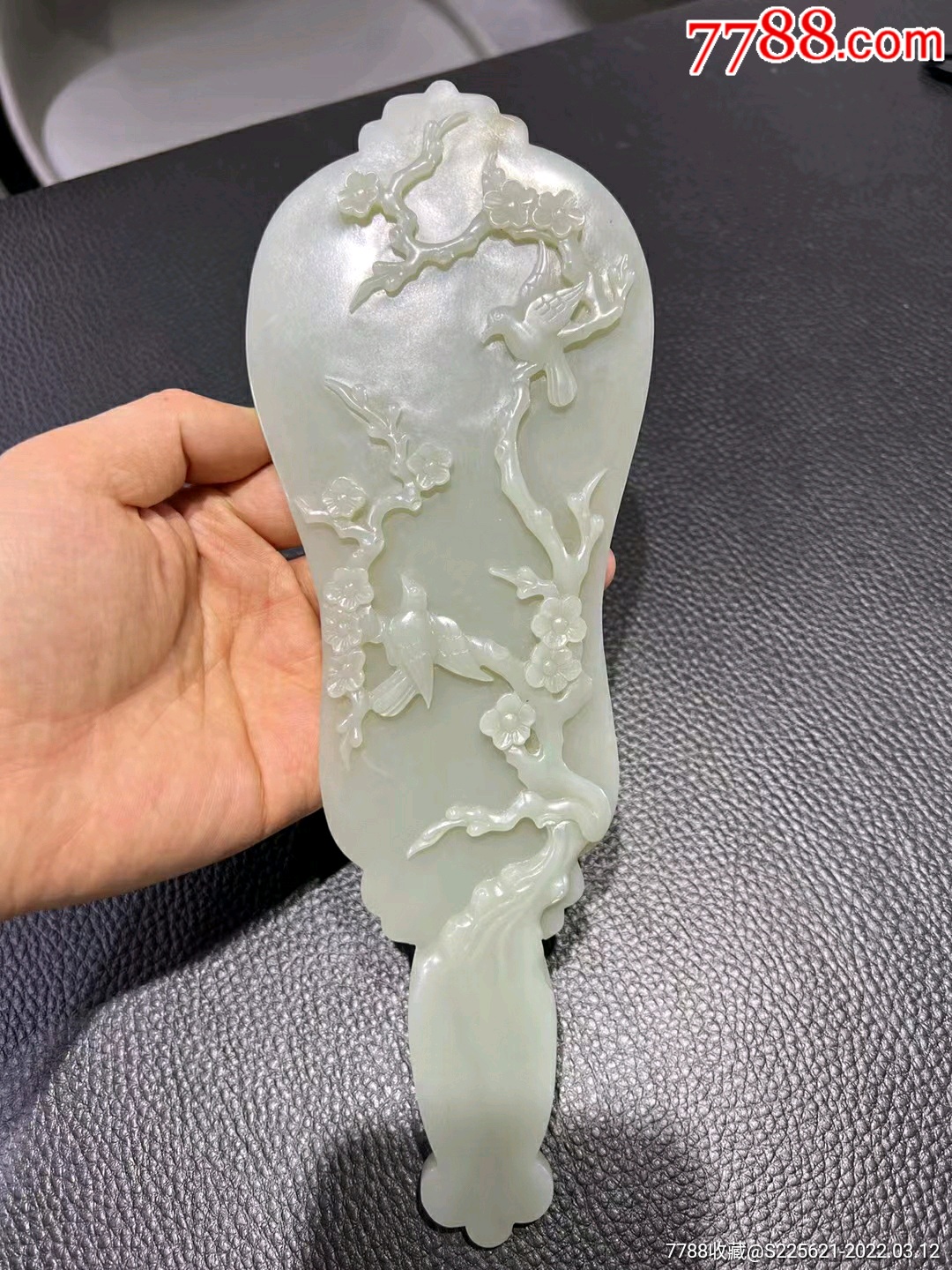 和田玉雕刻喜上眉梢纹宫扇
