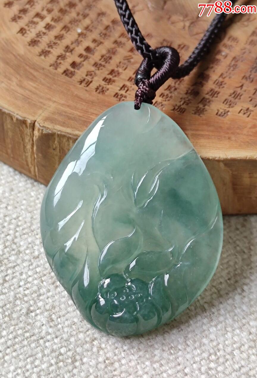 翡翠荷叶鱼冰胶块绿底飘花俏色雕