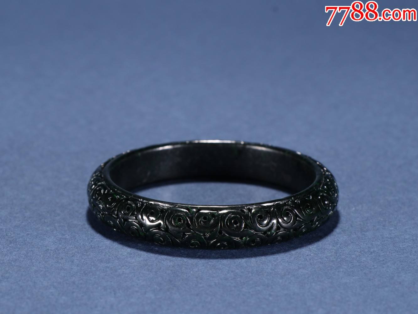 干青翡翠缠枝莲纹手镯