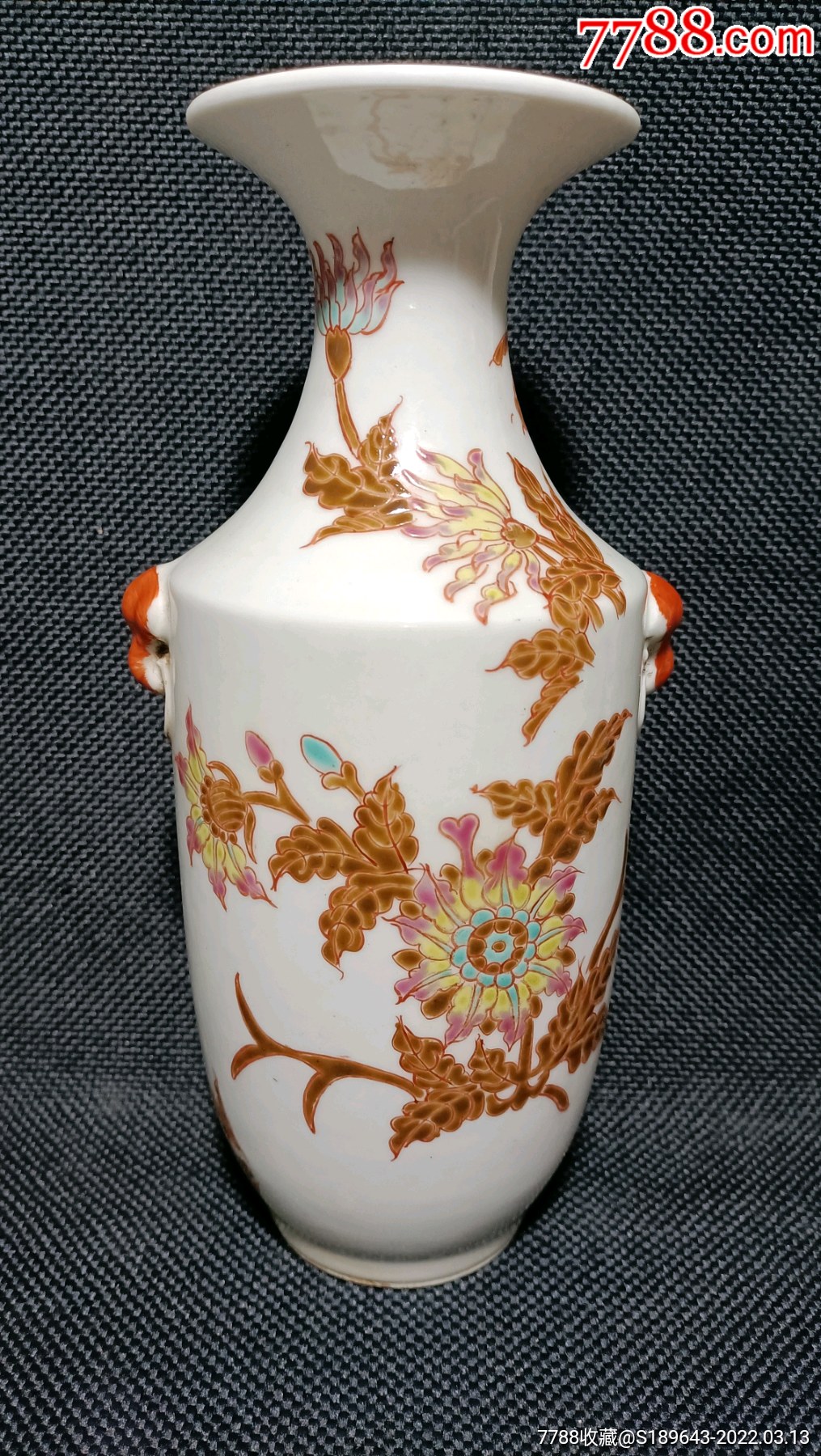 粉彩花卉虎头瓶