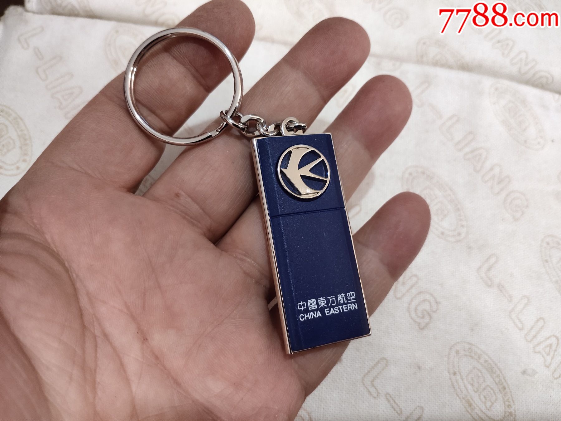 中国东方航空钥匙扣章-价格:10元-se85897593-交通徽章-零售-7788收藏