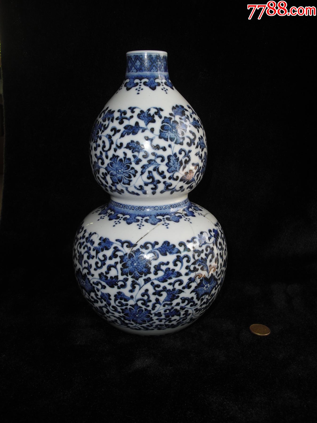 乾隆官窑青花缠枝莲葫芦瓶