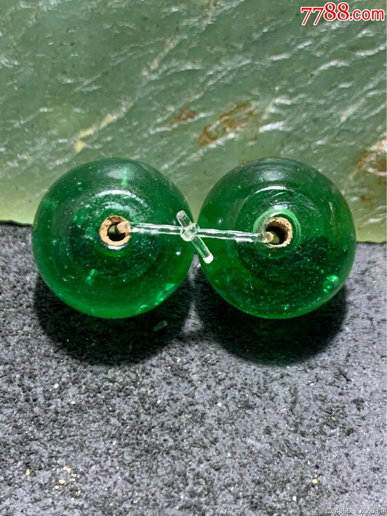 建国前后库存冰透苹果绿色琉璃苹果珠一对