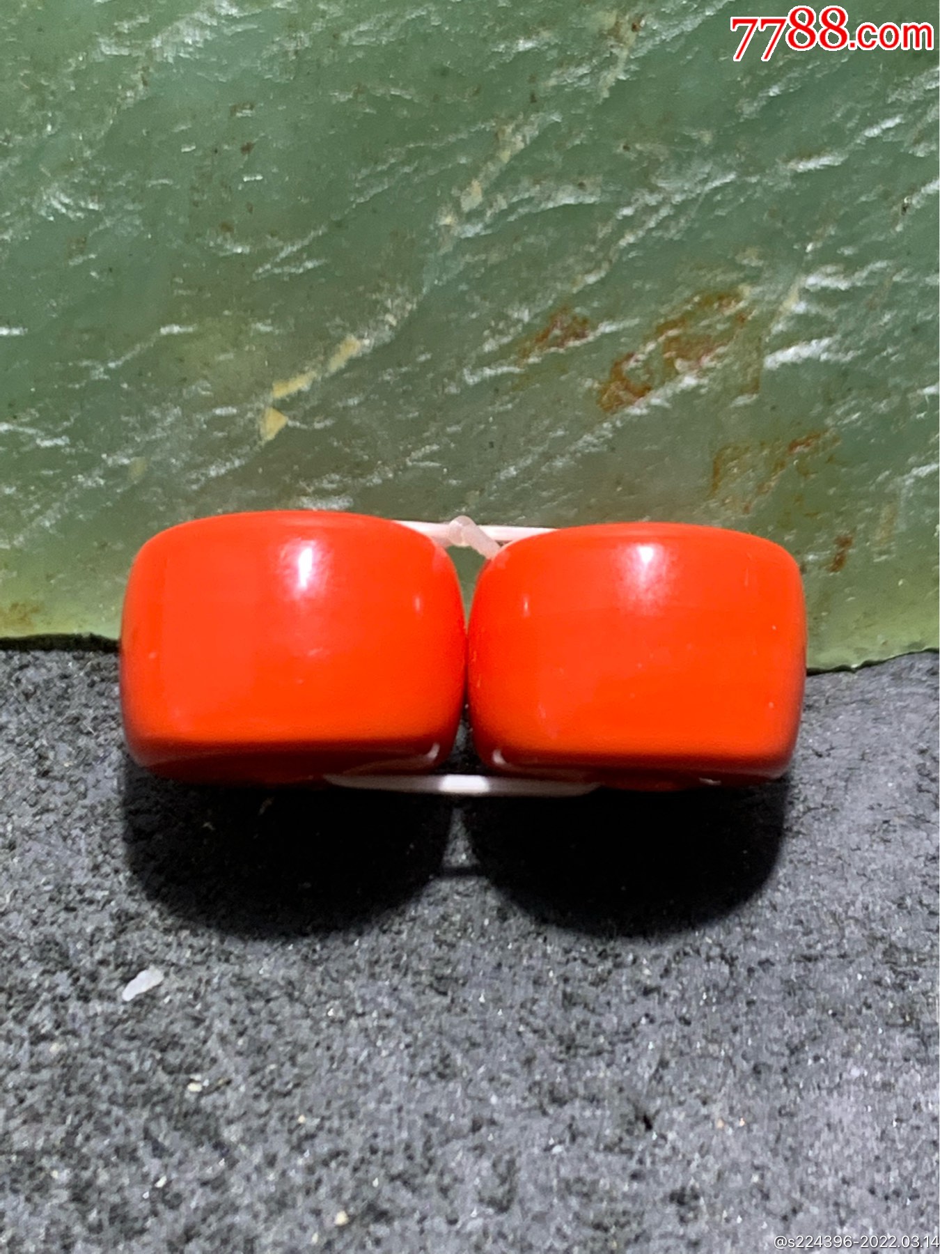 建国前后库存仿珊瑚琉璃墩子珠一对