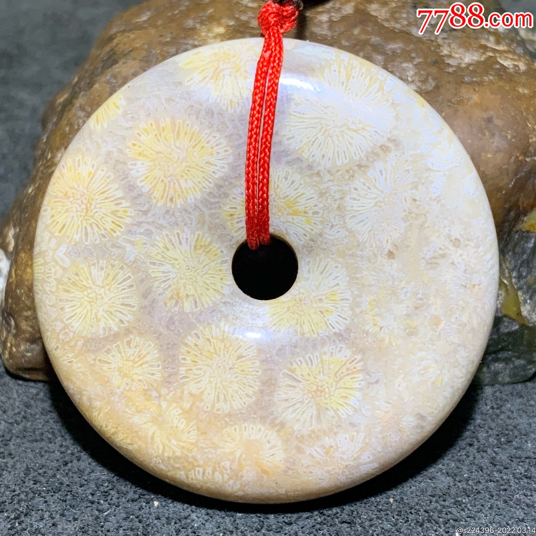 精品高玉化大花珊瑚玉平安扣把件一个