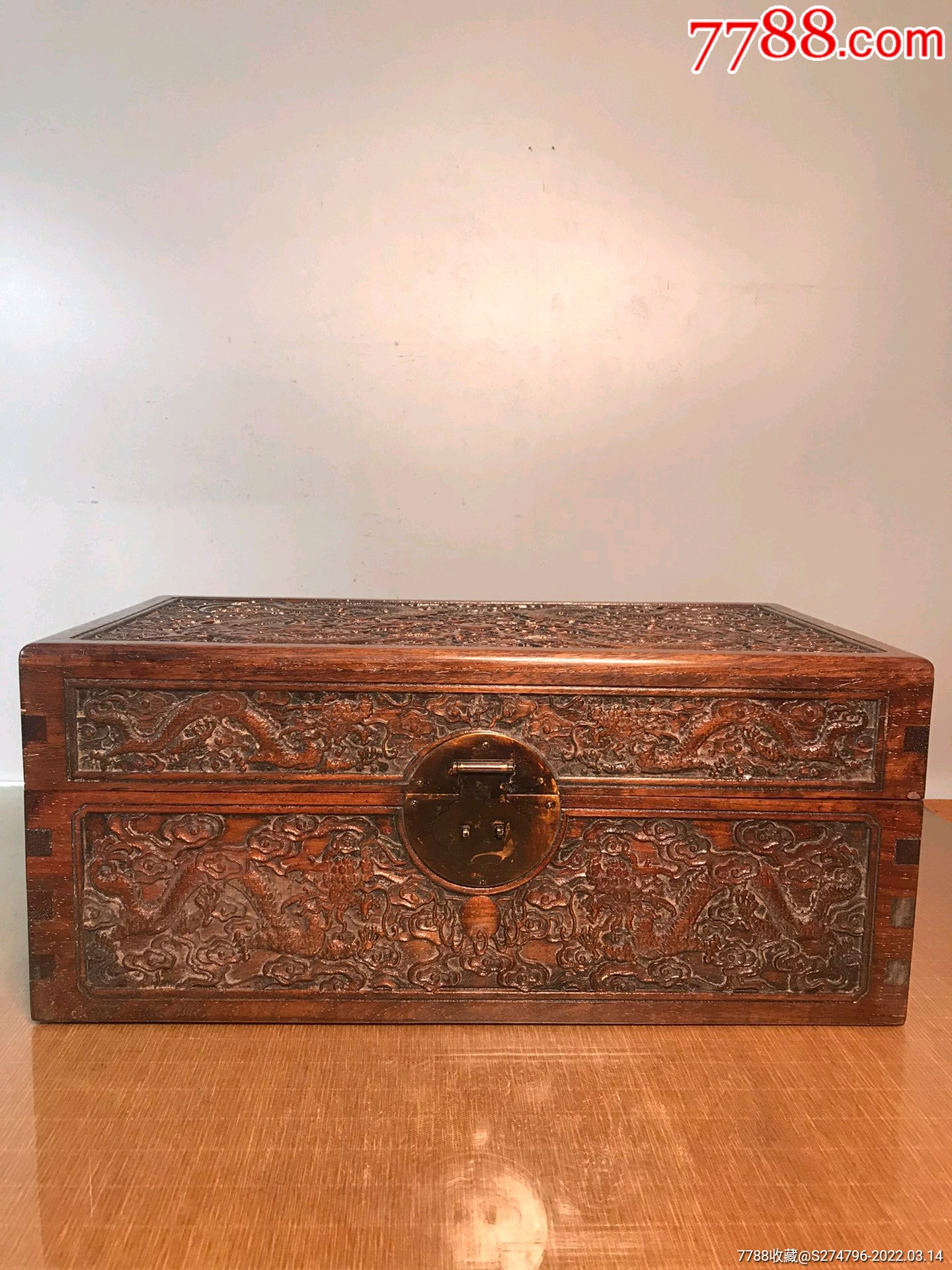花梨木满雕刻盒子