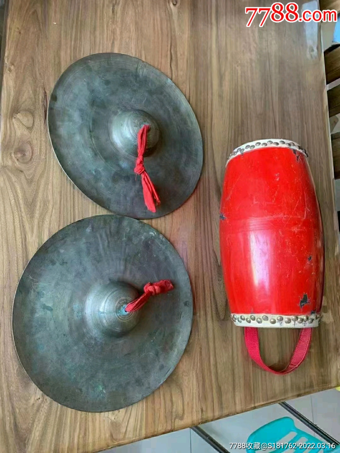 80年代老民族乐器腰鼓和铜镲