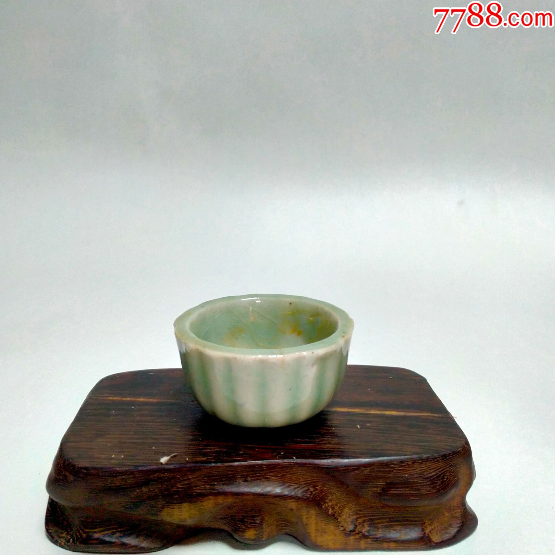 明代龙泉窑出筋茶杯