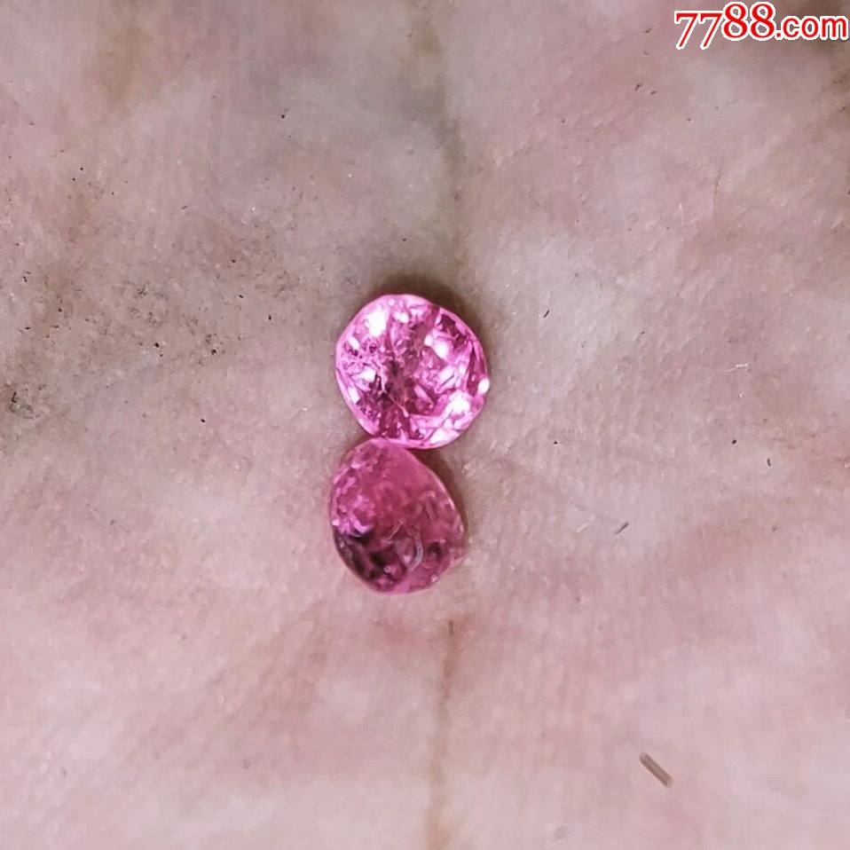 好像两颗红宝石(两颗红宝石的颗怎么写) 第1张
