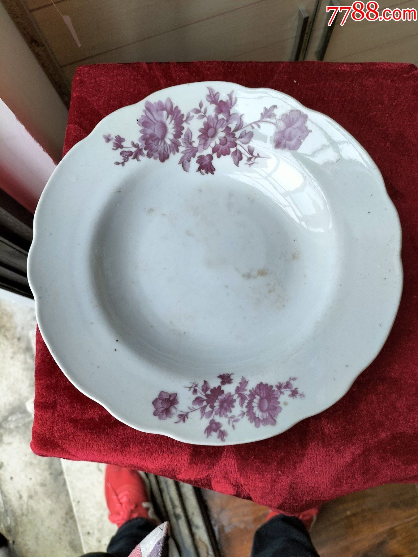 红字底款湖南洪江瓷厂出丙品红花装饰大深盘以图为准