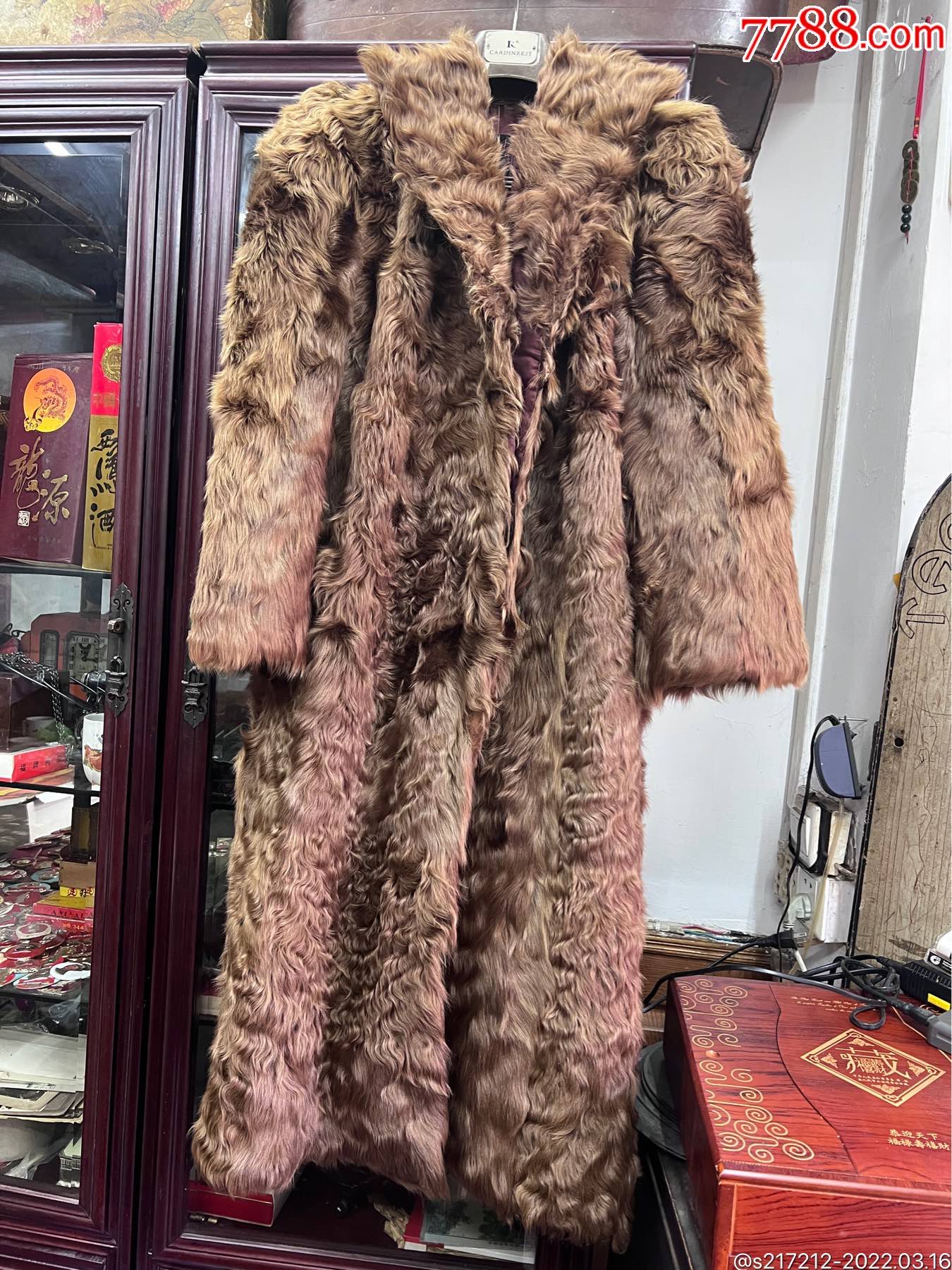 民国时期女性皮草大衣