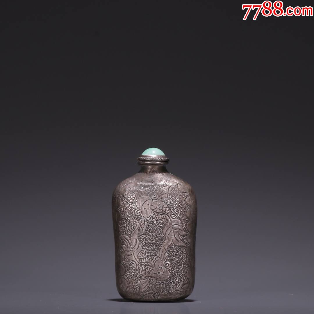 旧藏纯银制金鱼纹鼻烟壶