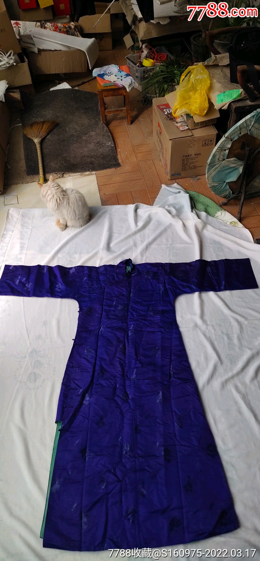 漂亮清代蓝色印花绸缎薄棉长袍一件完整