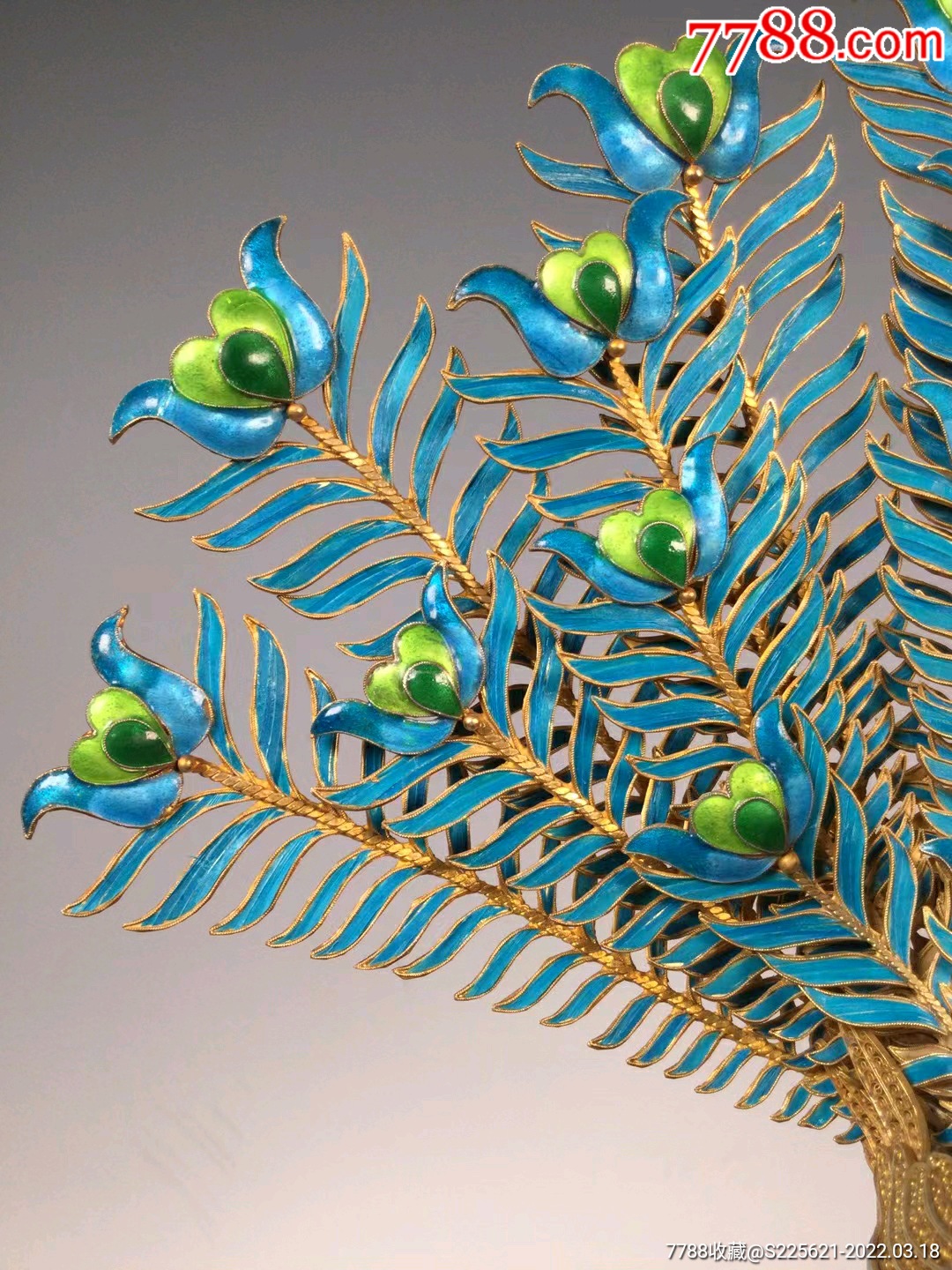 纯银鎏金烧蓝花丝镶嵌点翠孔雀开屏摆件
