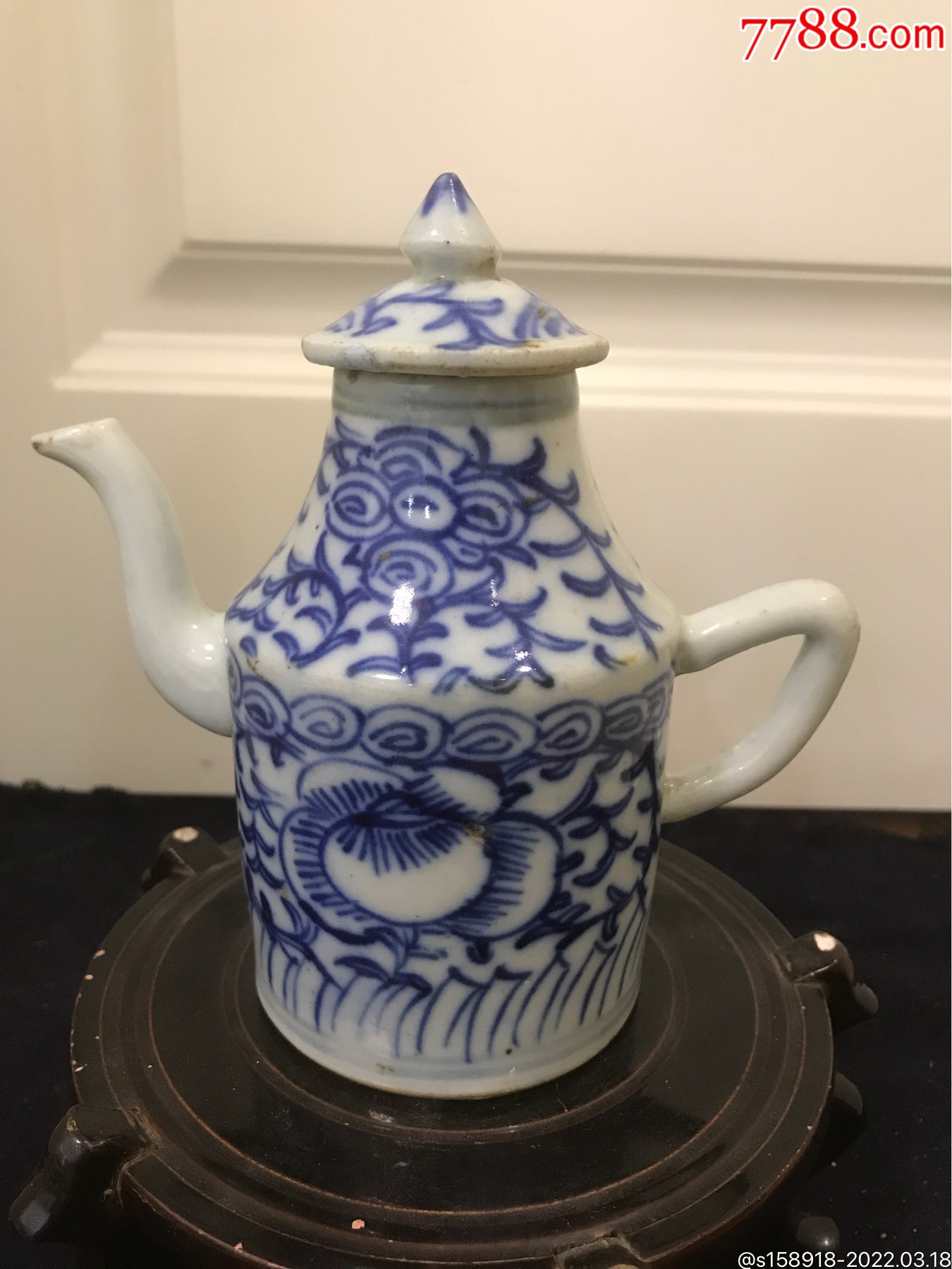 清代缠枝莲青花执壶