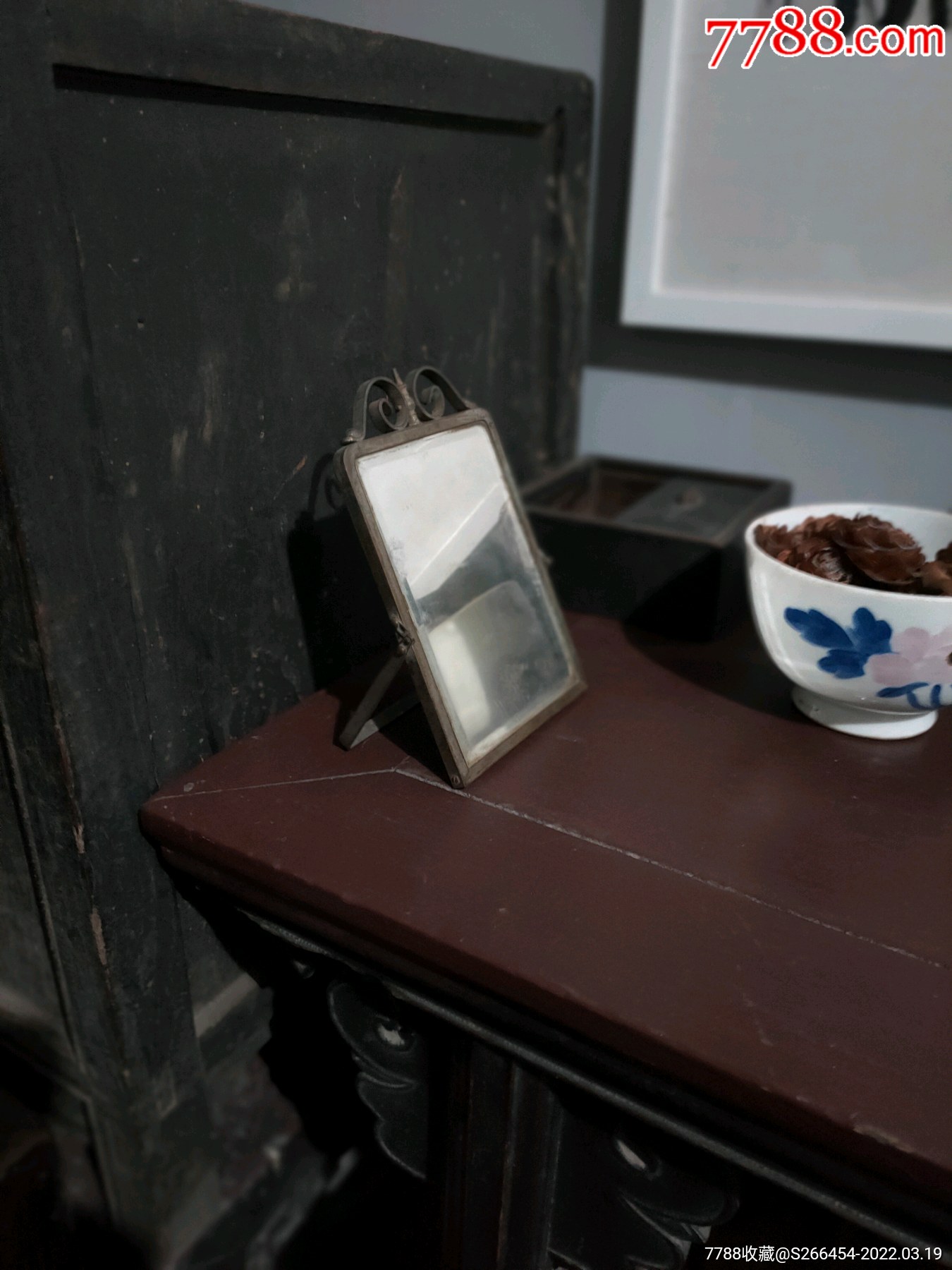 民国时期孔雀牌镜子