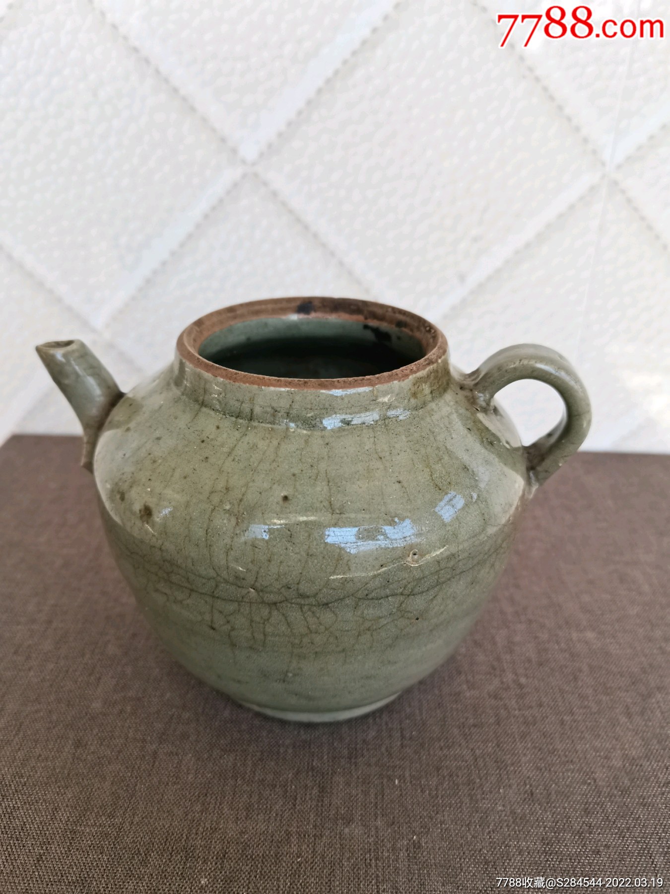 明代龙泉窑茶壶