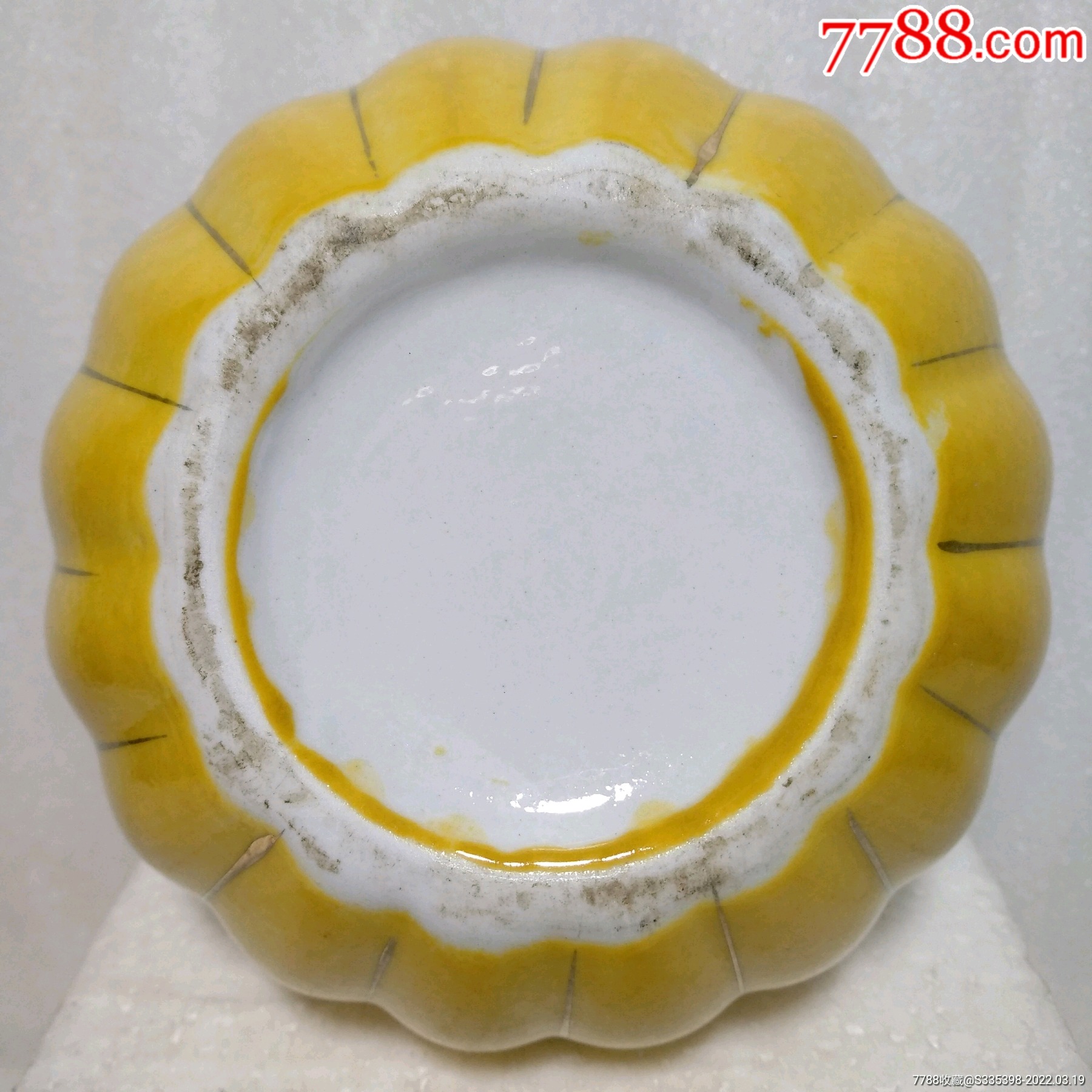 老书画家散出:八十年代左右,描金,鹅黄釉,南瓜形状