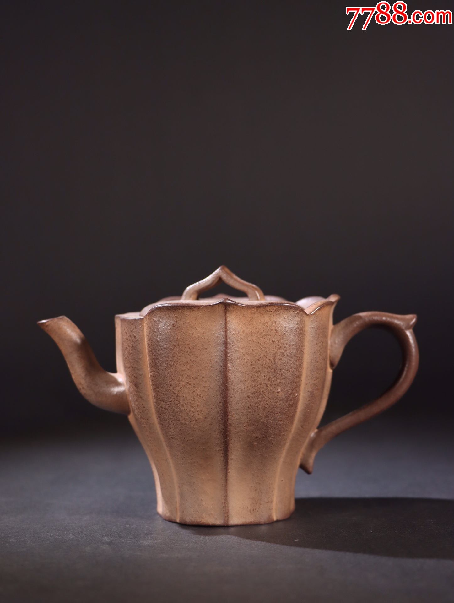 紫砂莲花形茶壶