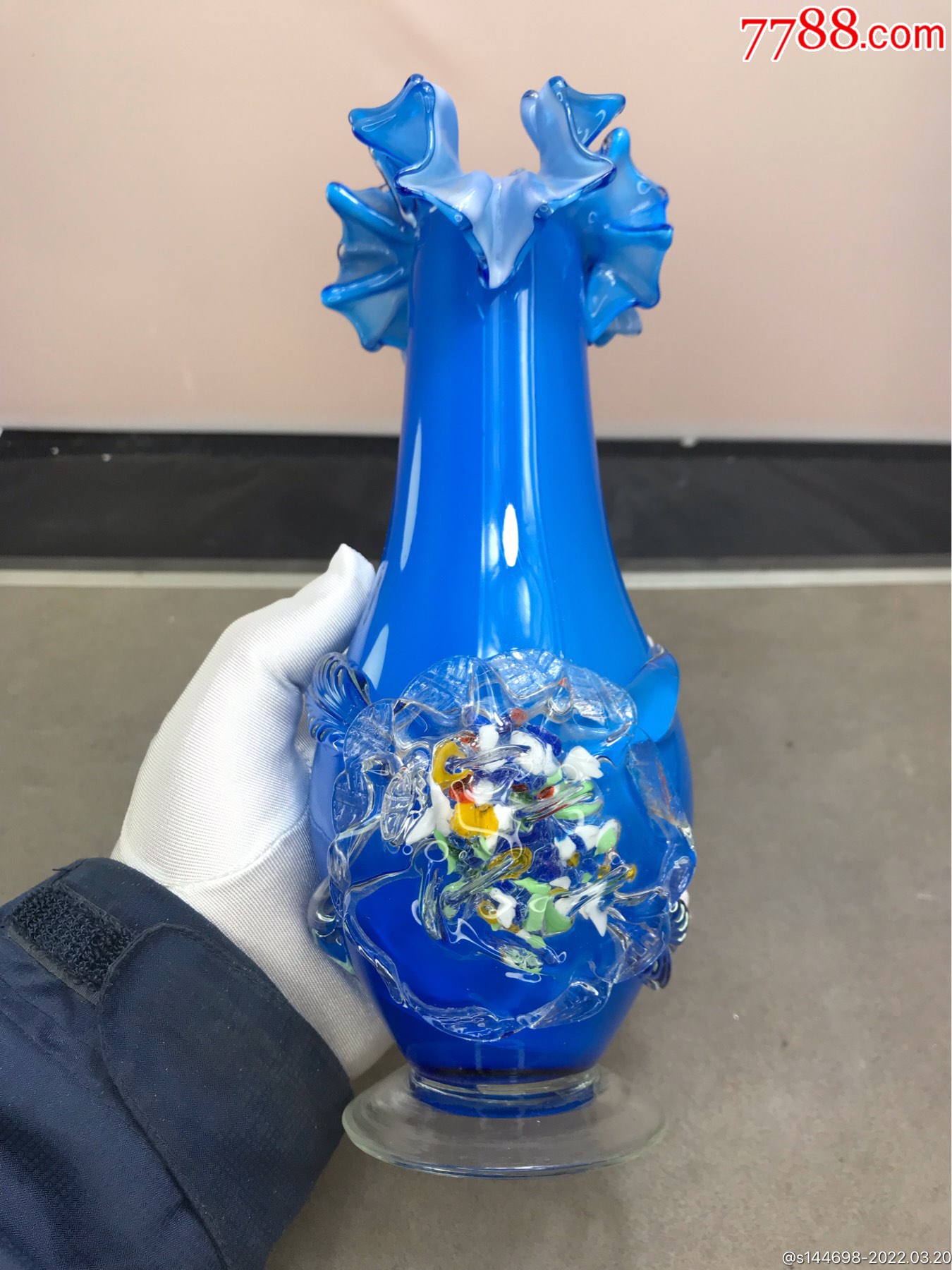 怀旧六七十年代彩色套料玻璃花瓶蓝色的特别漂亮少见品相特别完好没有