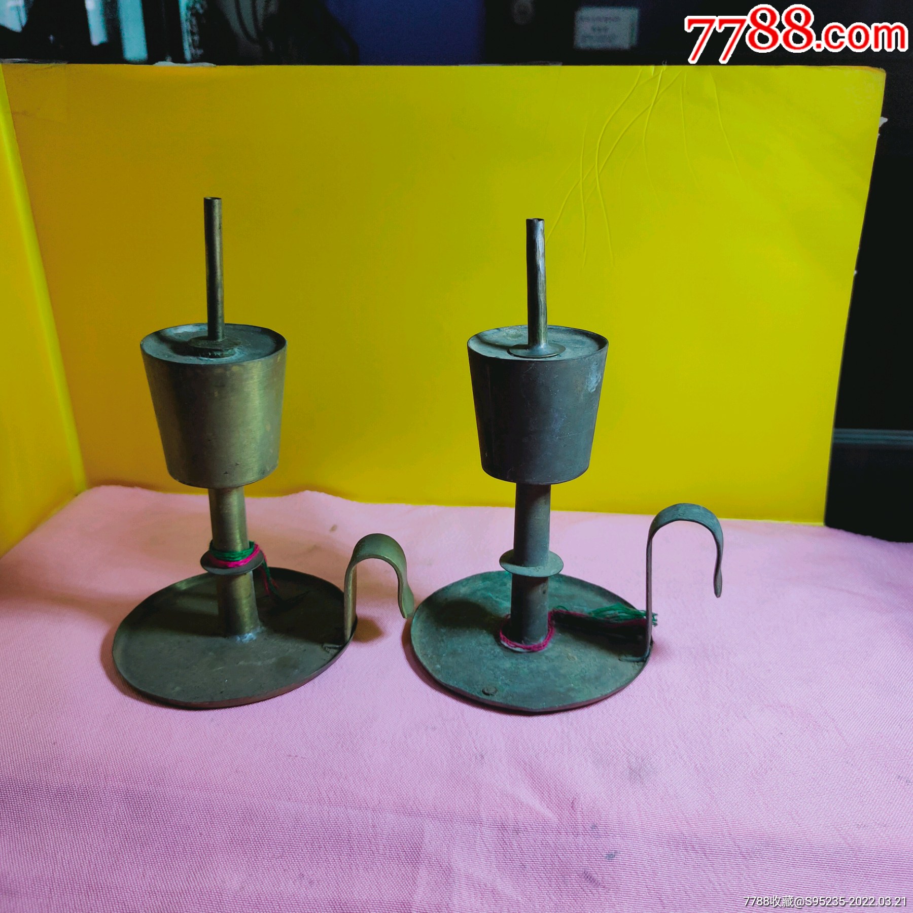 两个解放前后的铜制煤油灯