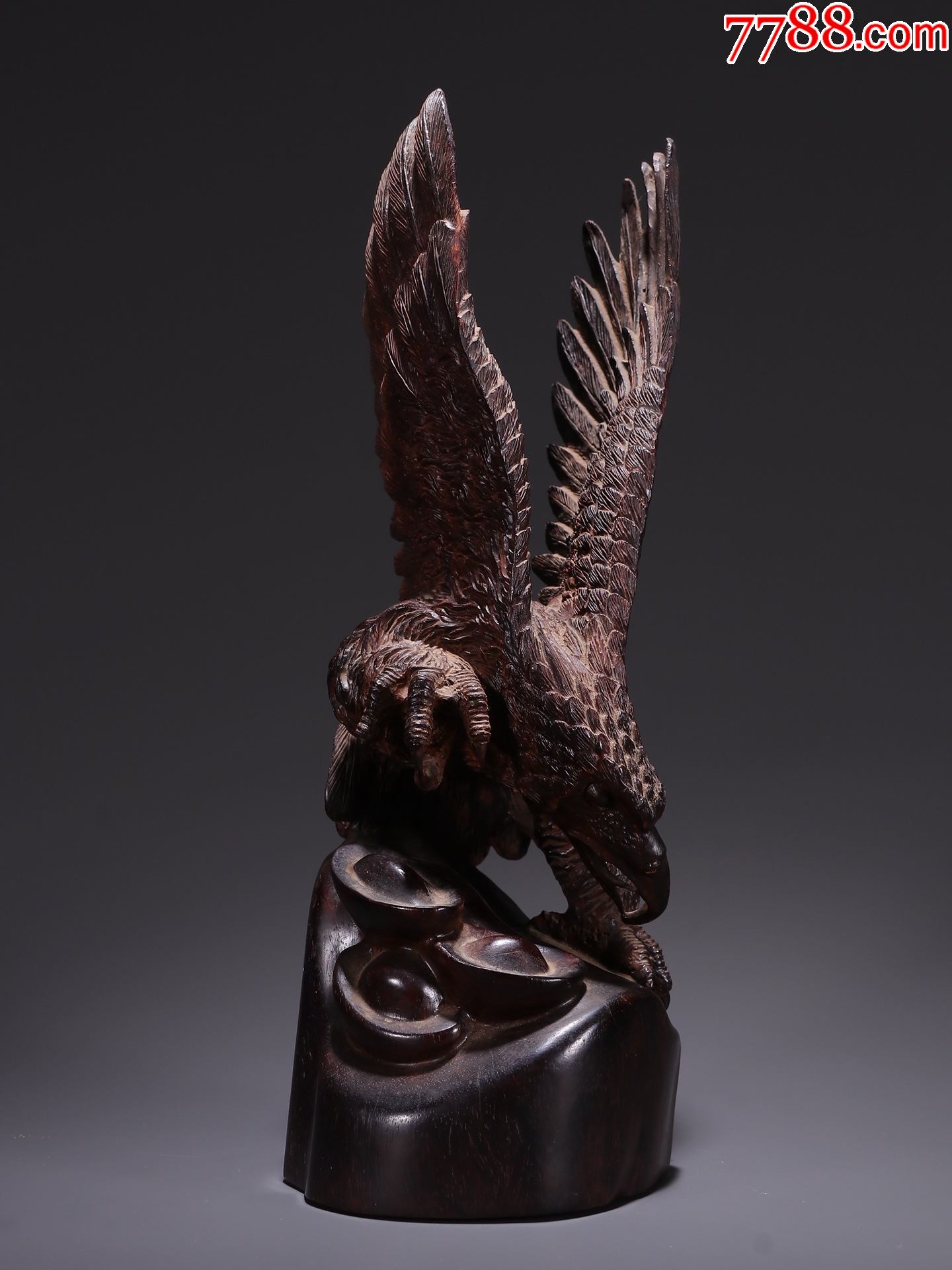 小叶紫檀雕雄鹰摆件