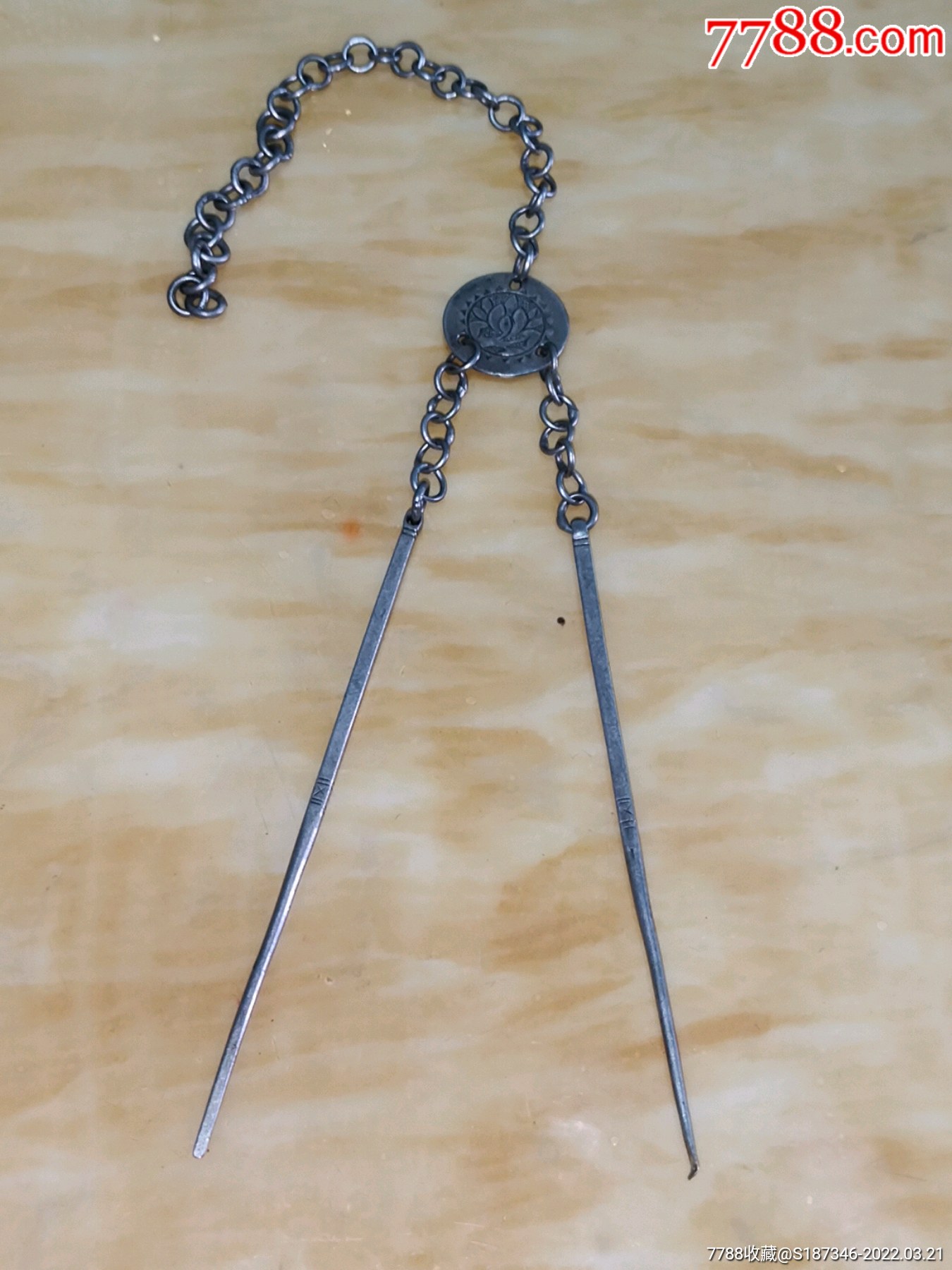 清代老银压襟一整套高银版中间一枚银花钱原配