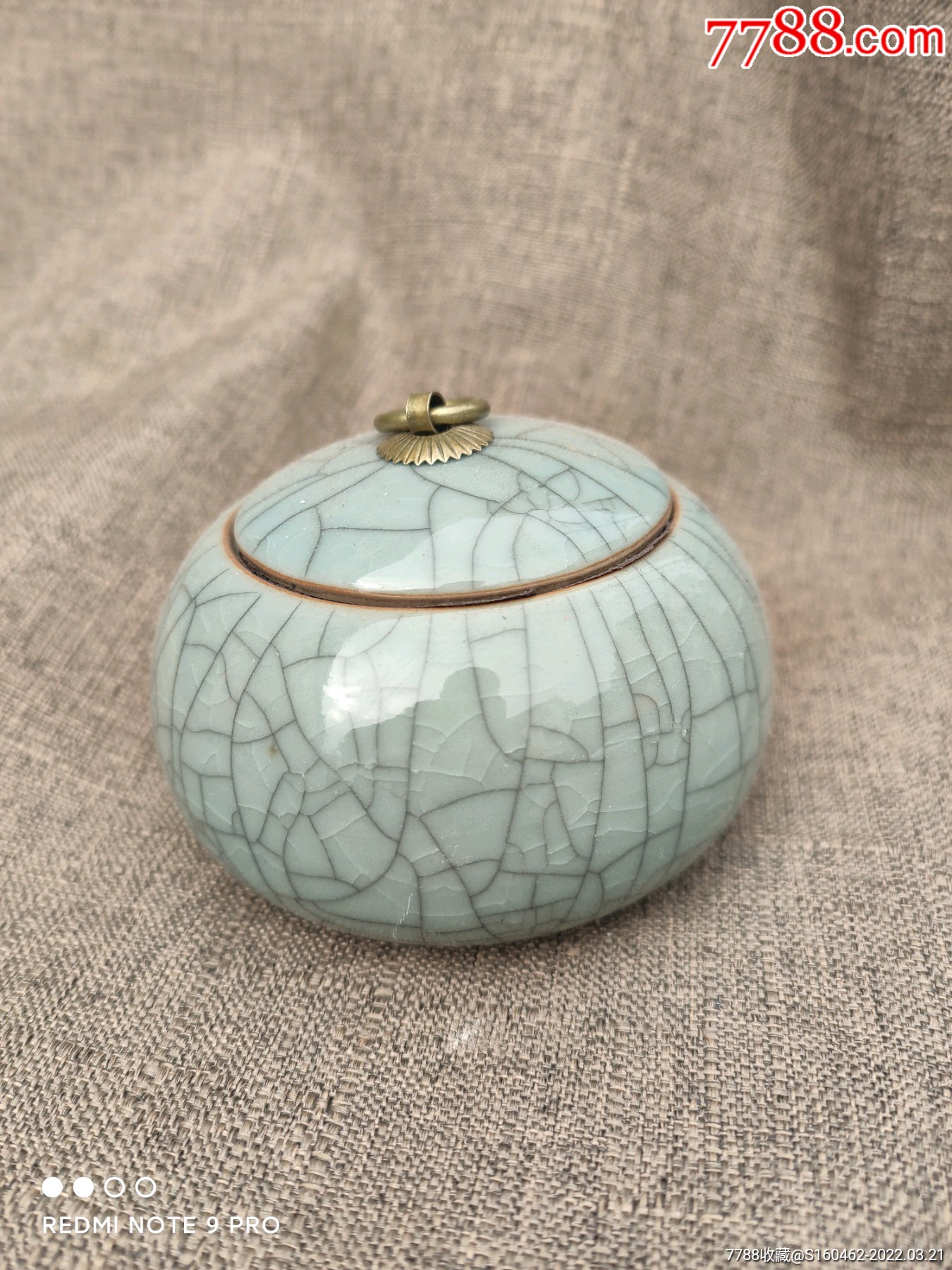 有年纪的开片瓷单色茶叶罐