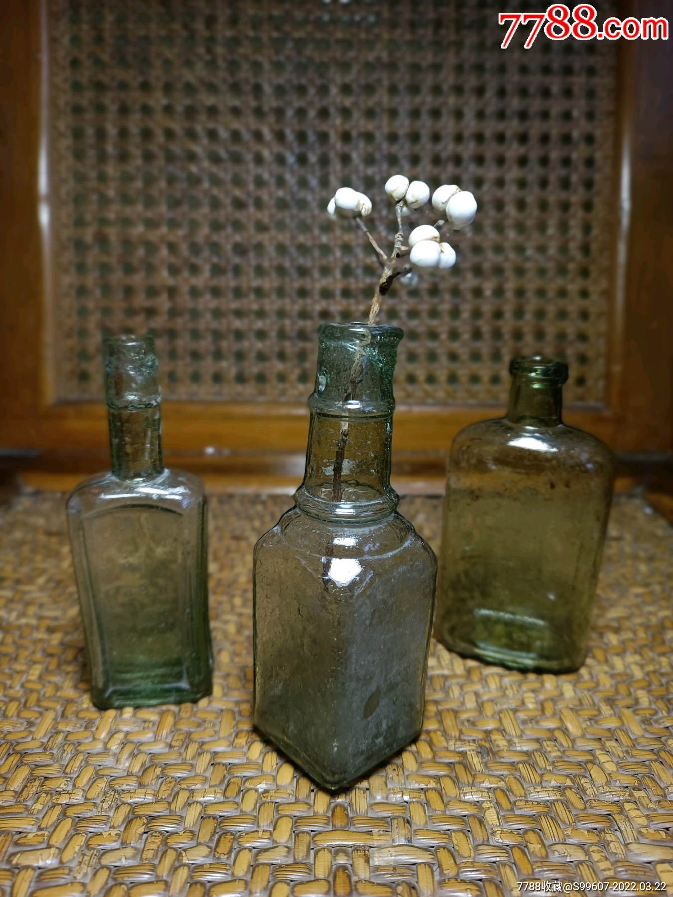 三个民国玻璃瓶子老药瓶老玻璃瓶子老香水瓶老摆件