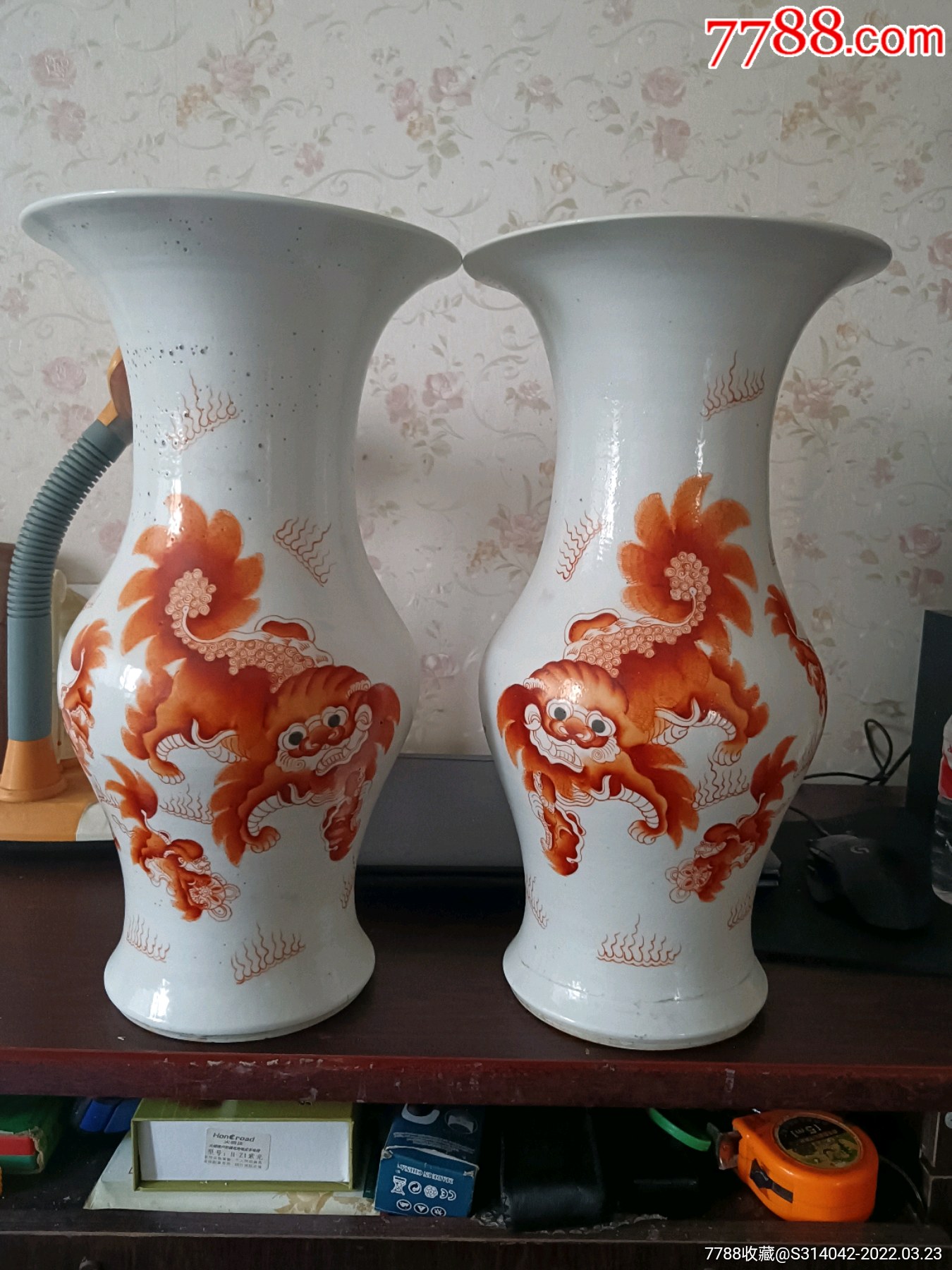晚清黄金盛作黄狮子观音大瓶一对