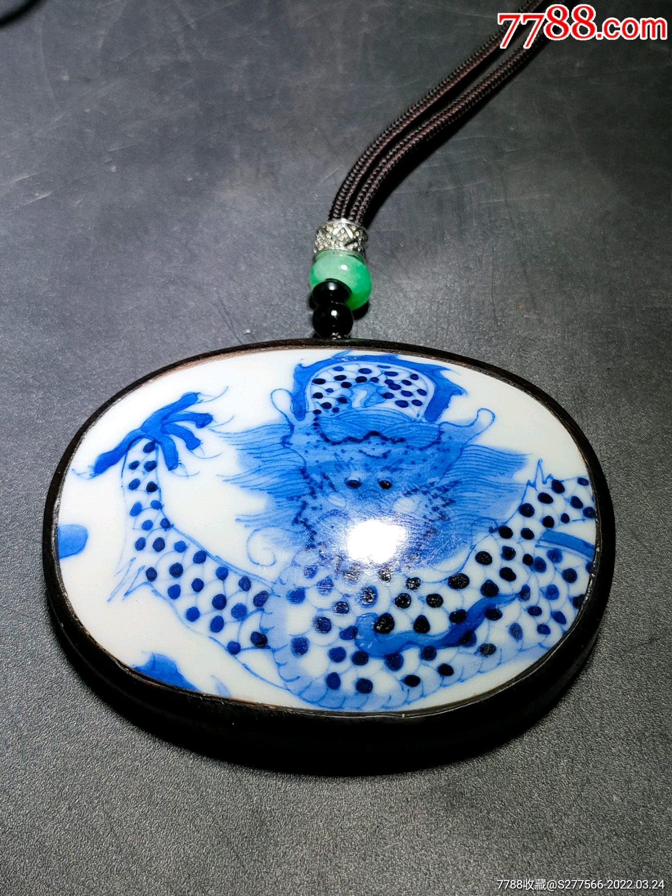 清代乾隆青花龙纹瓷片镶嵌紫光檀挂牌