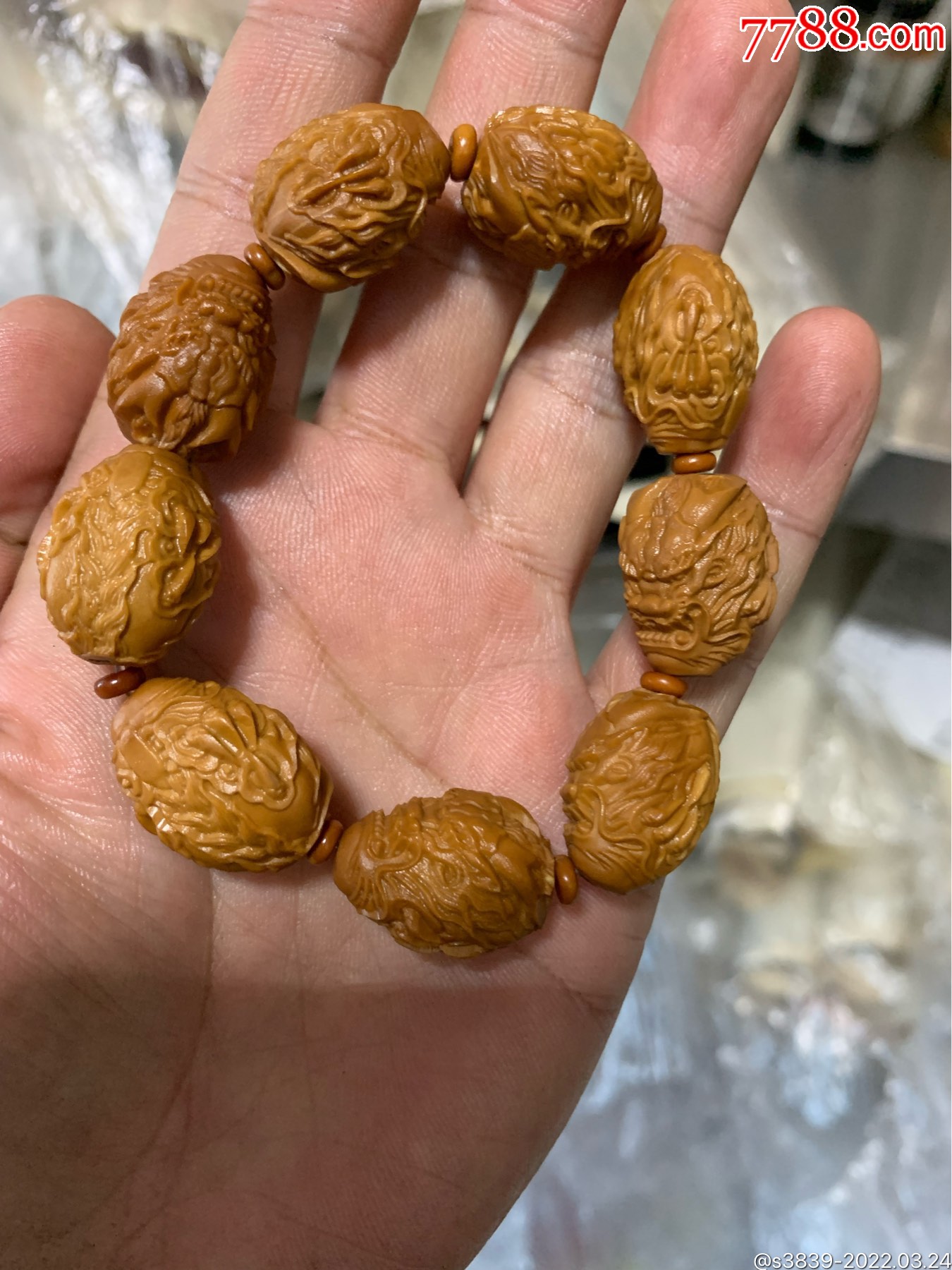 橄榄核雕龙头手串