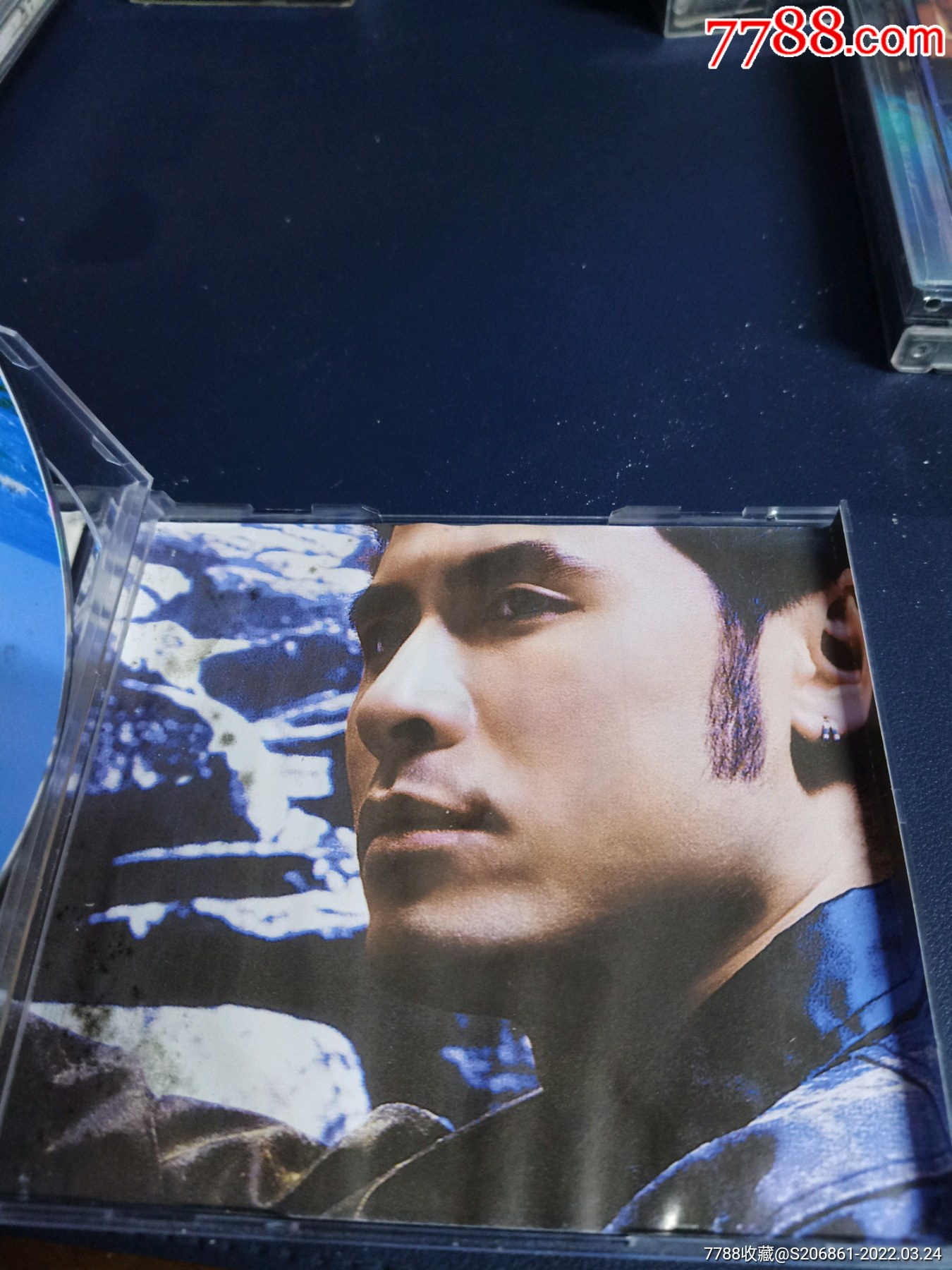 备注:黄征《爱情诺曼底》2cd,滚石供版,河北音像出版简介:流行歌曲cd