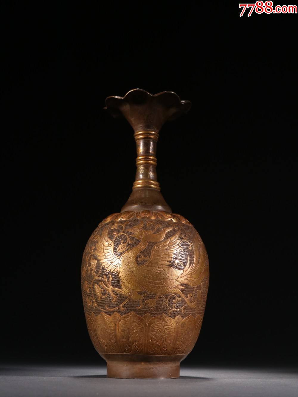 纯银鎏金龙凤纹花口瓶