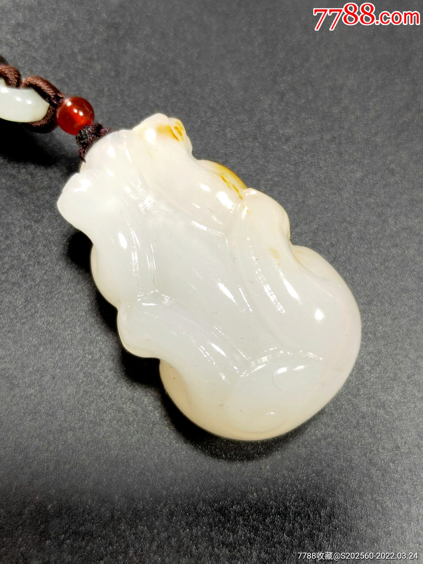 阿富汗白玉带皮色貔貅手把件36054