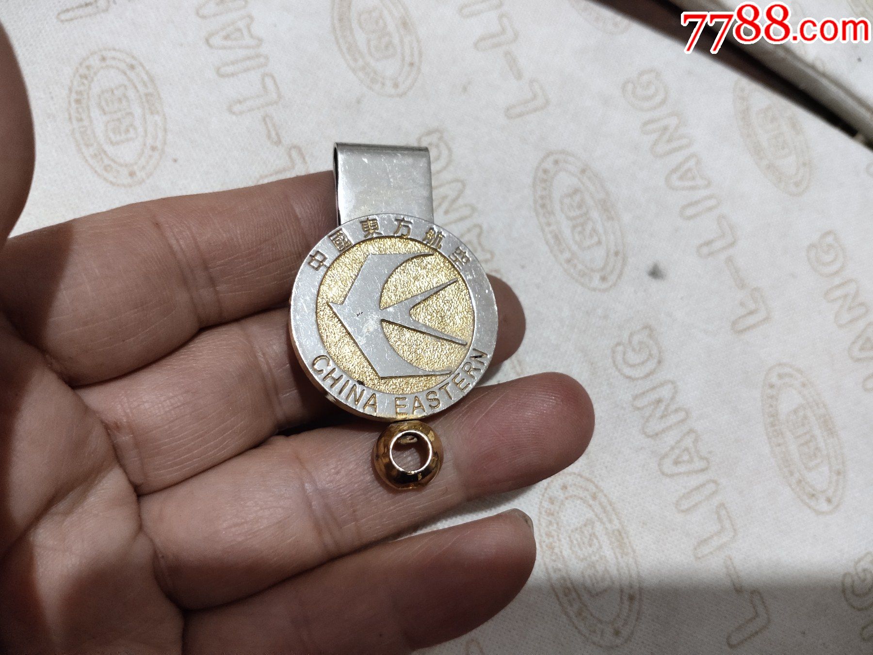 中国东方航空钥匙扣章_交通徽章_第1张_7788瓷器