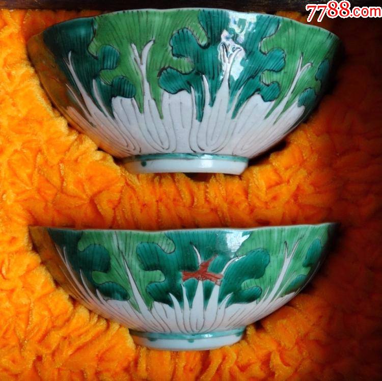 清代绳结款白菜纹粉彩碗一对