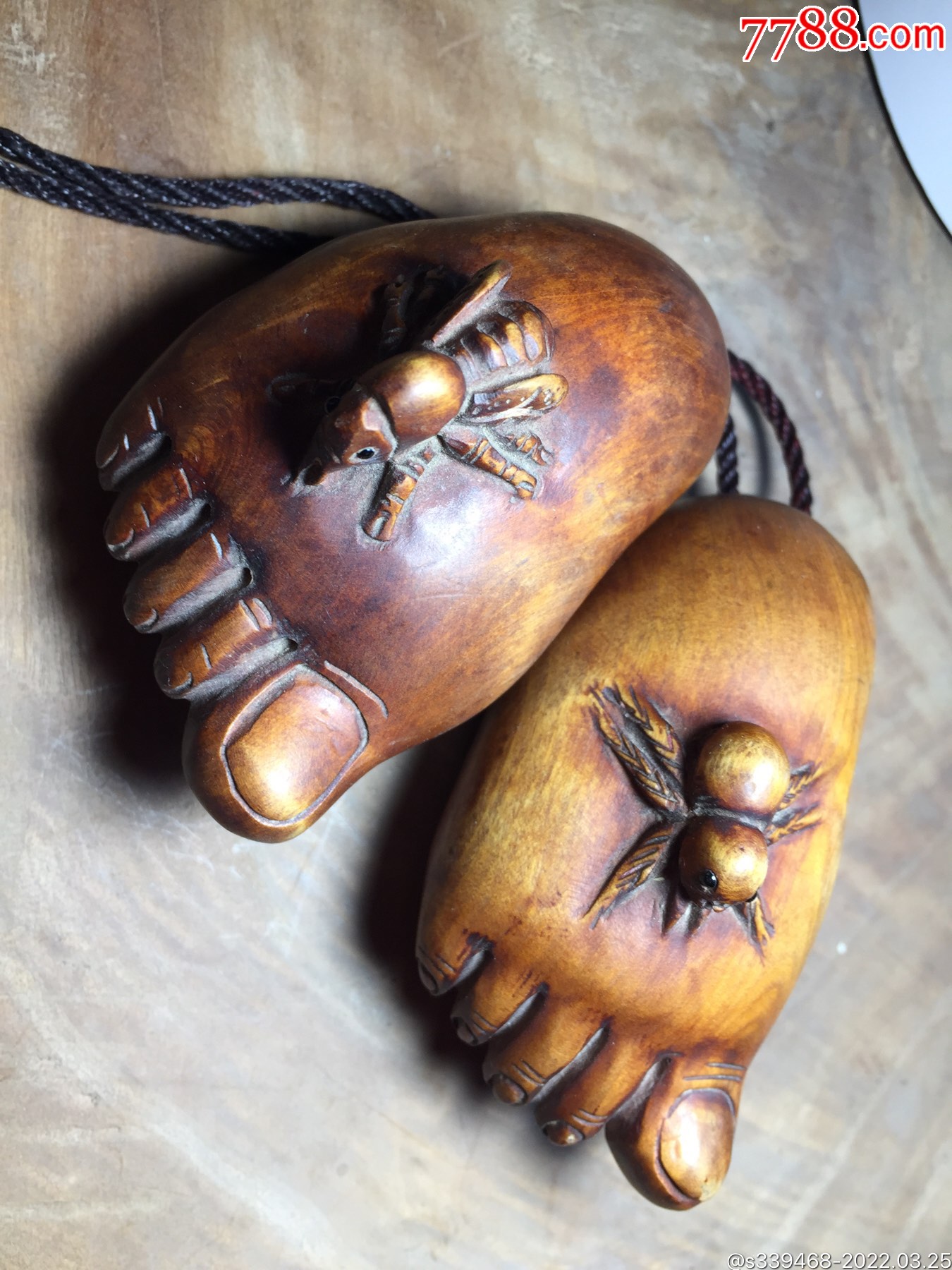 知足常乐逢赌必胜之手把件_木雕挂件_第1张_7788音像