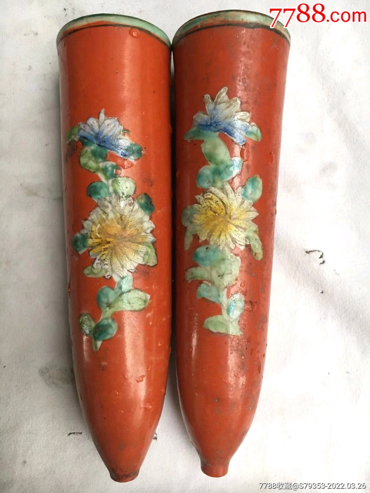 清代红釉花卉瓷烛台一对