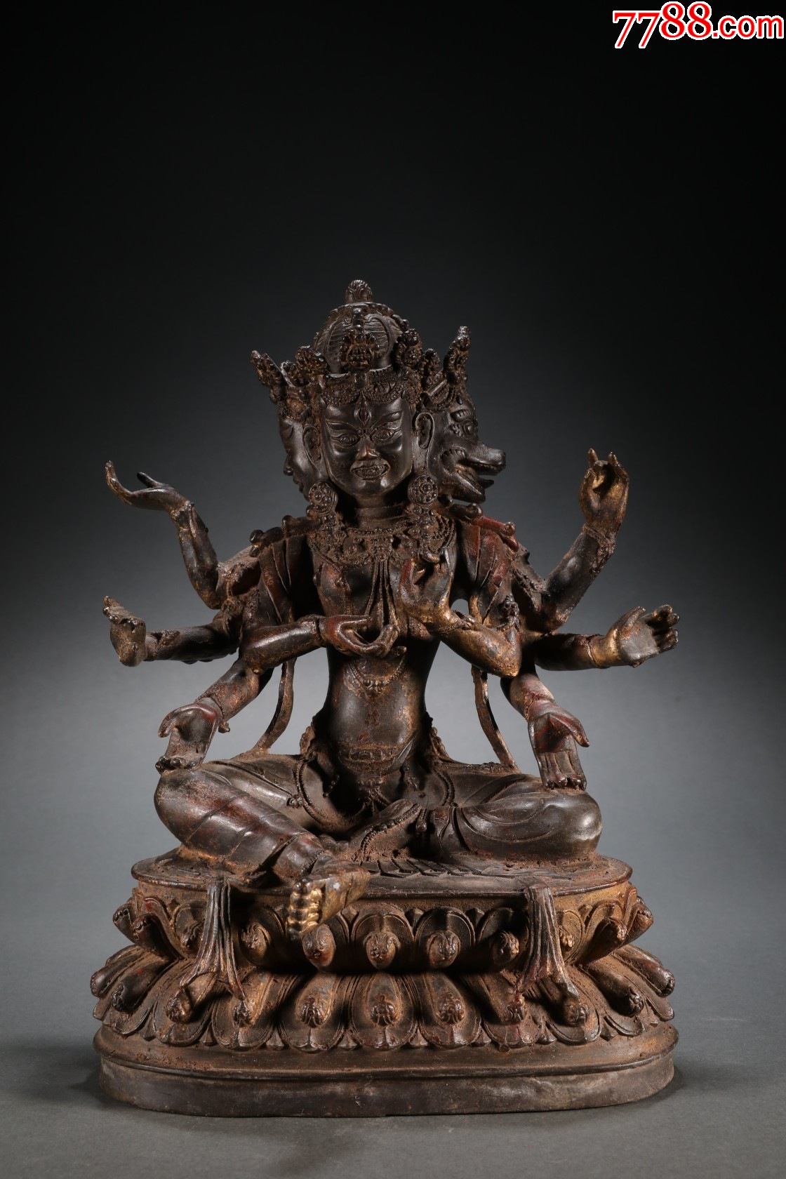 铜胎八臂观音像