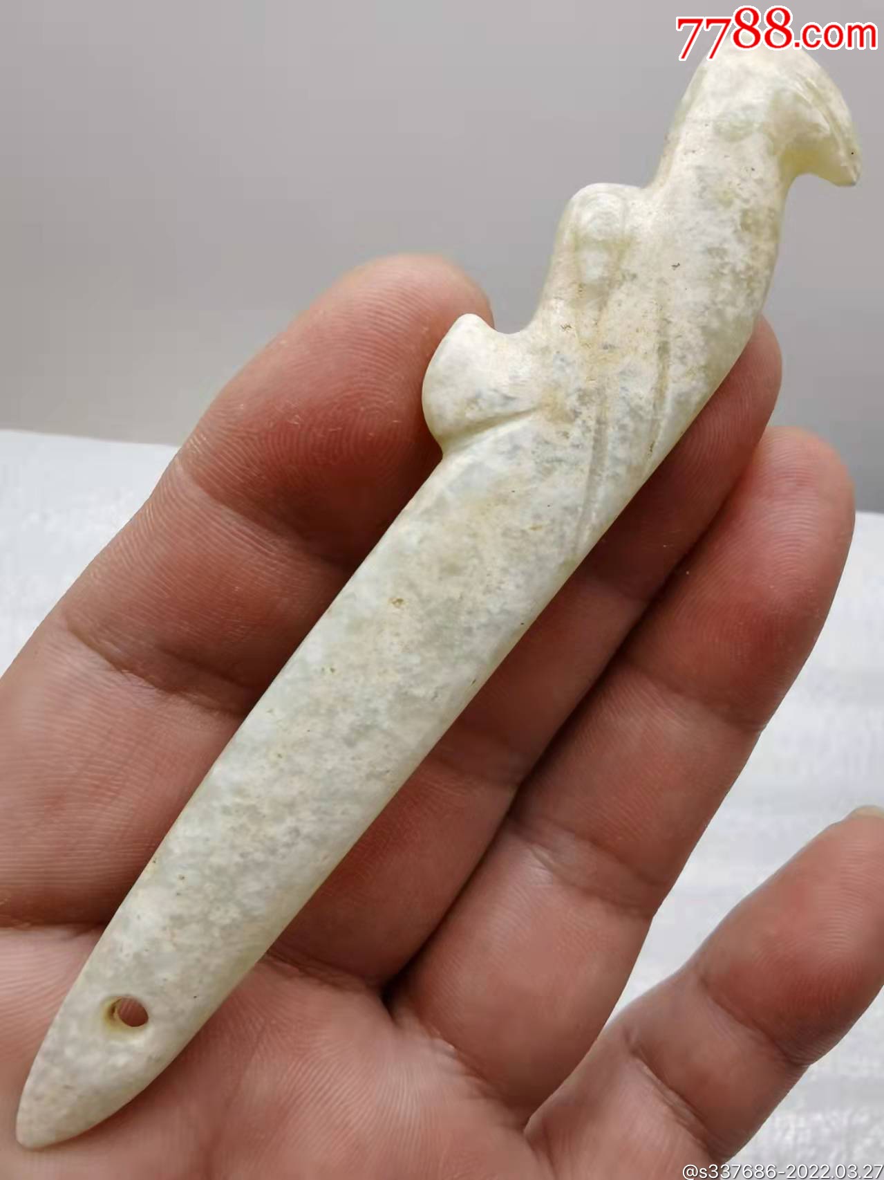 红山时期鹰头匕形器